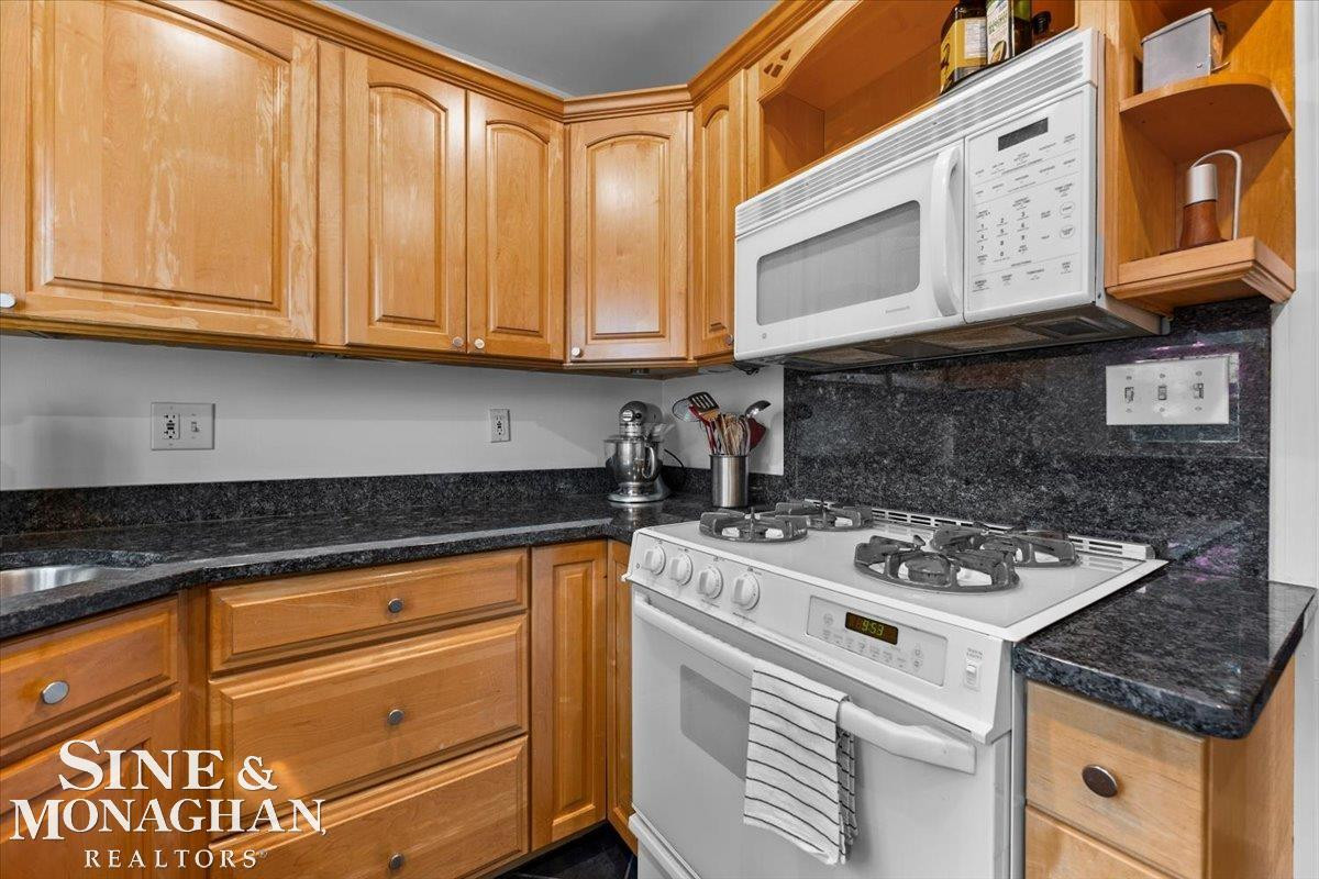 424 Touraine Road, Grosse Pointe, MI 48236 — Photo 17