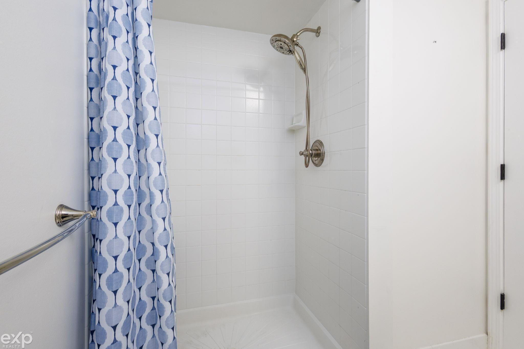 56634 CHESAPEAKE Trail, Shelby Twp, MI 48316 — Photo 19