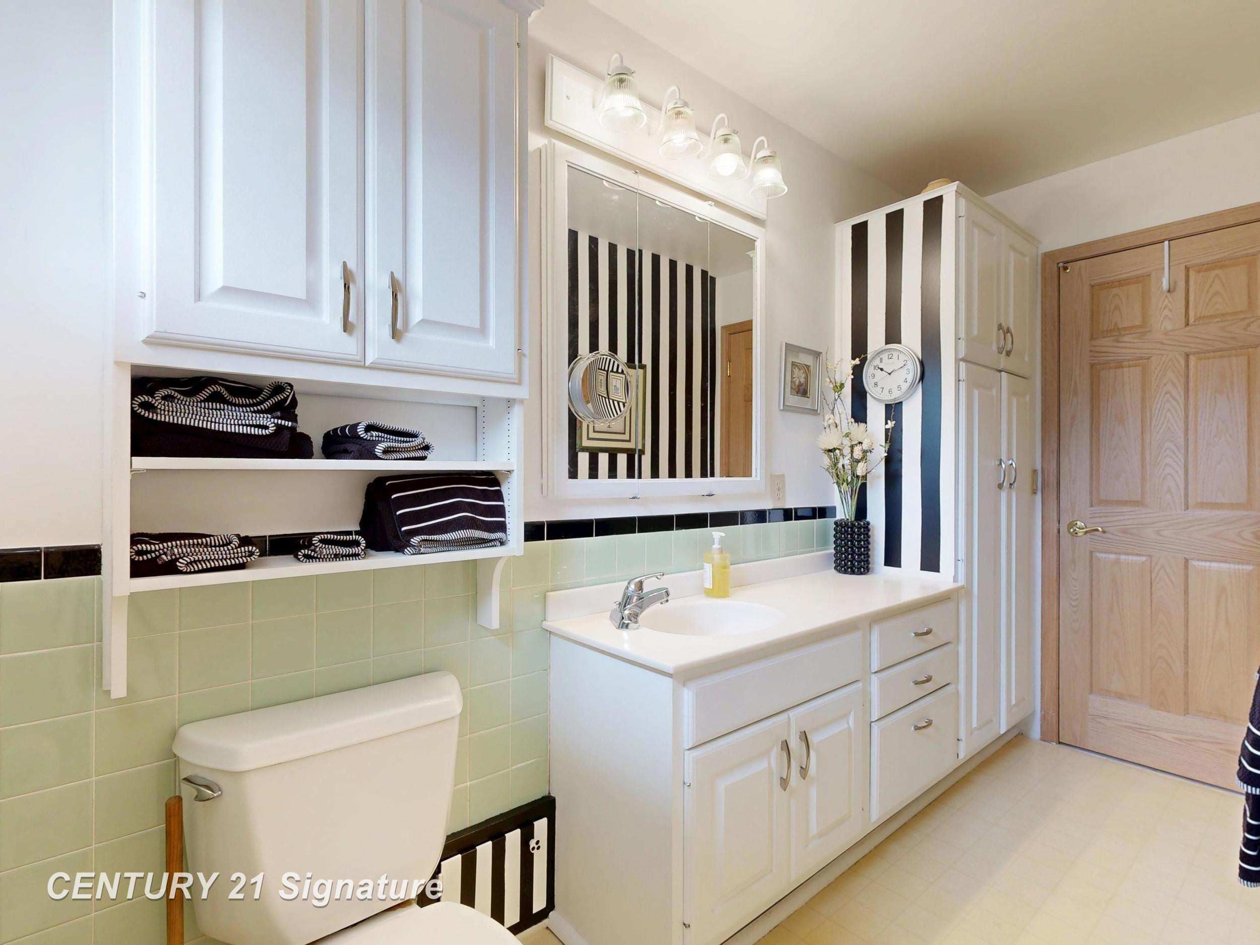 4386 N Elms Road, Flushing, MI 48433 — Photo 16