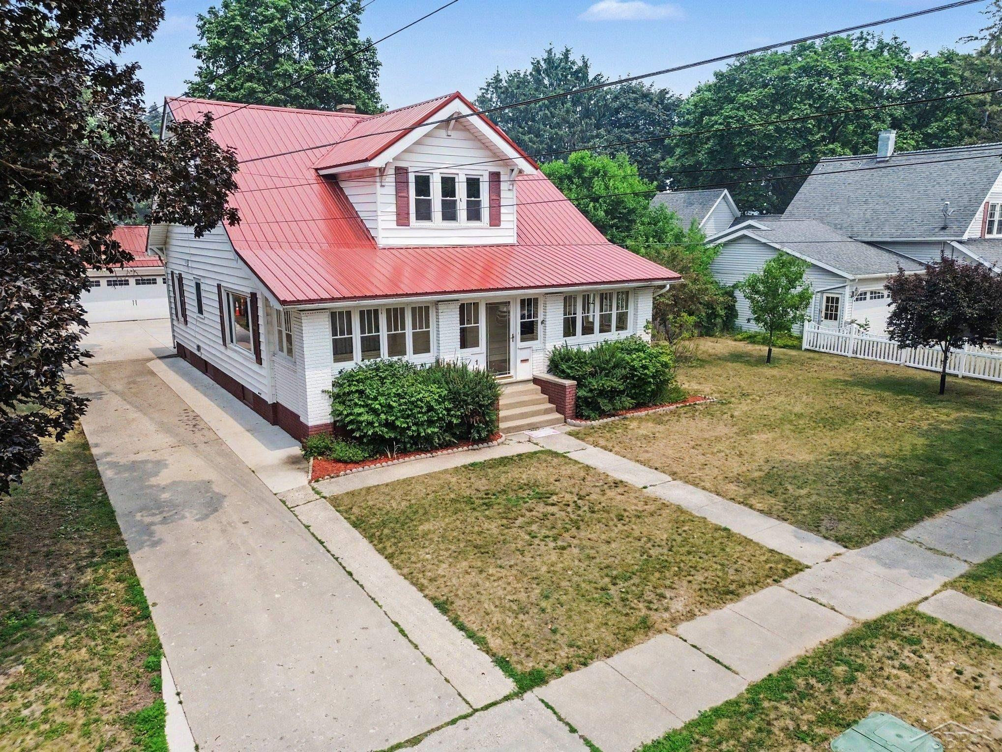 116 W Wheaton Avenue, Clare, MI 48618 — Photo 2