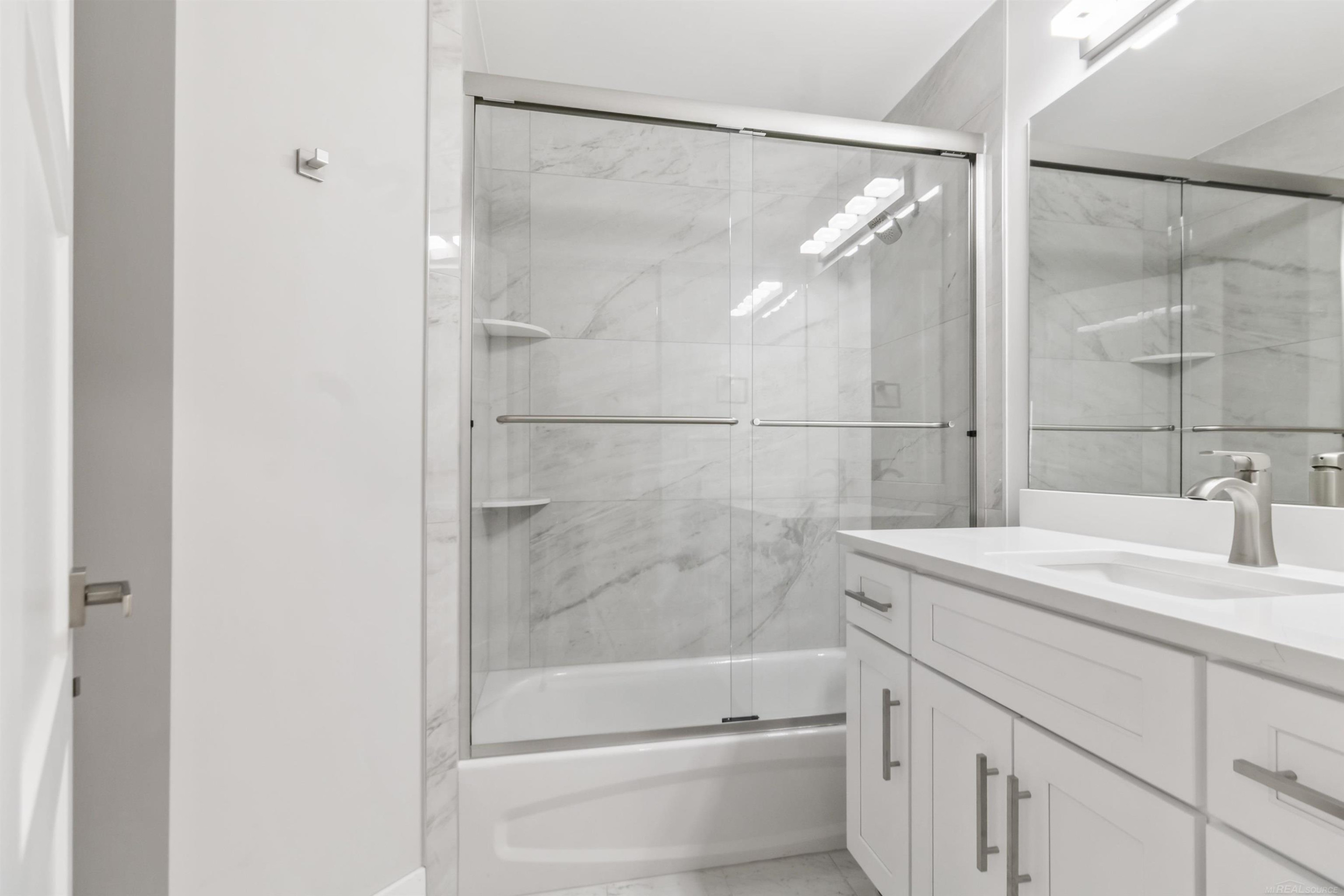 45573 Gable Drive, Macomb, MI 48088 — Photo 9