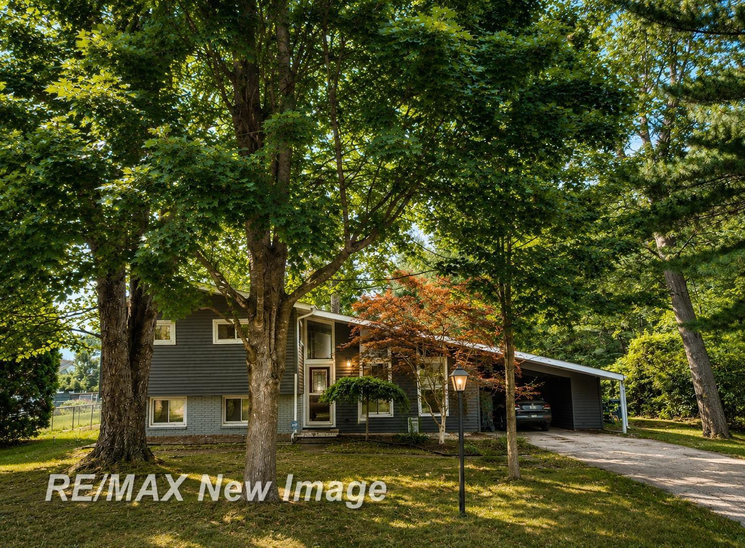 5121 Queen Drive, Bridgeport, MI 48722 — front exterior