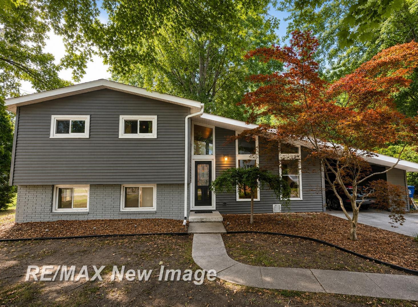 5121 Queen Drive, Bridgeport, MI 48722 — Photo 2