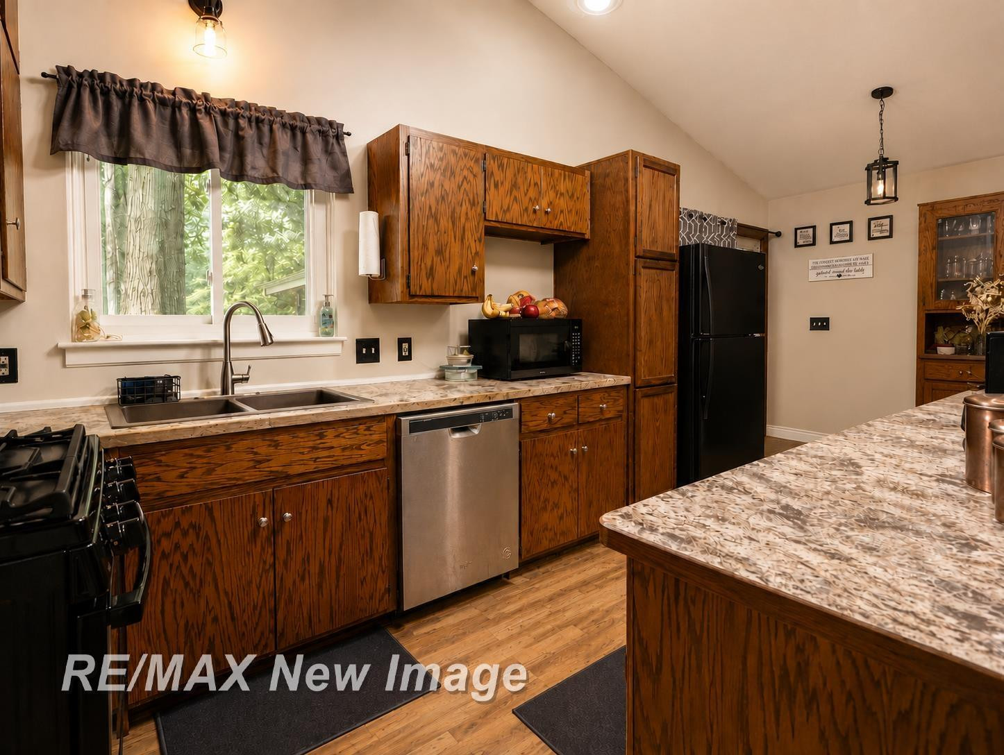 5121 Queen Drive, Bridgeport, MI 48722 — Photo 8