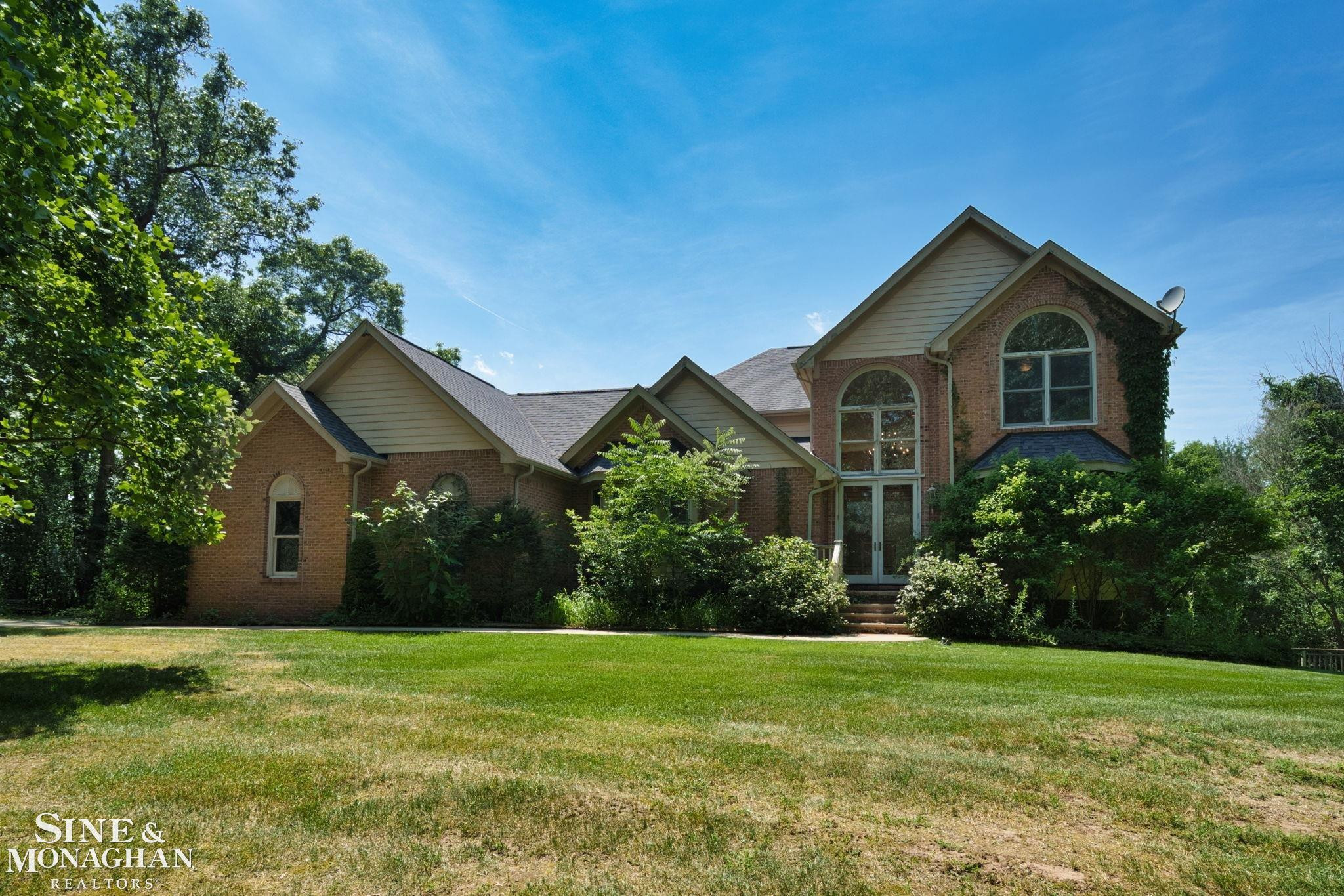 5950 Rosewood Parkway, White Lake, MI 48383 — front exterior