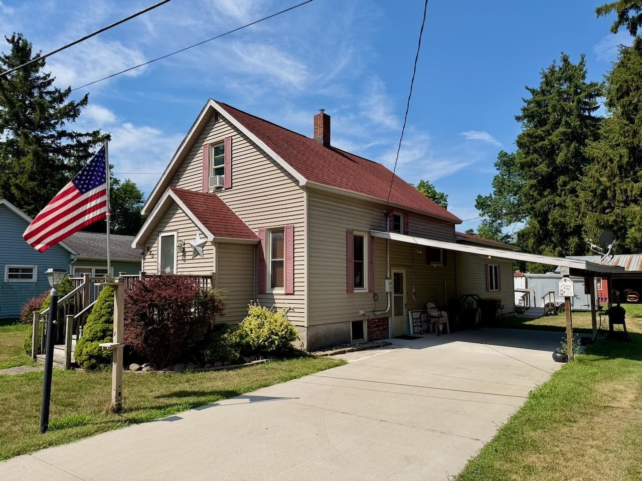 623 N Line Street, Chesaning, MI 48616