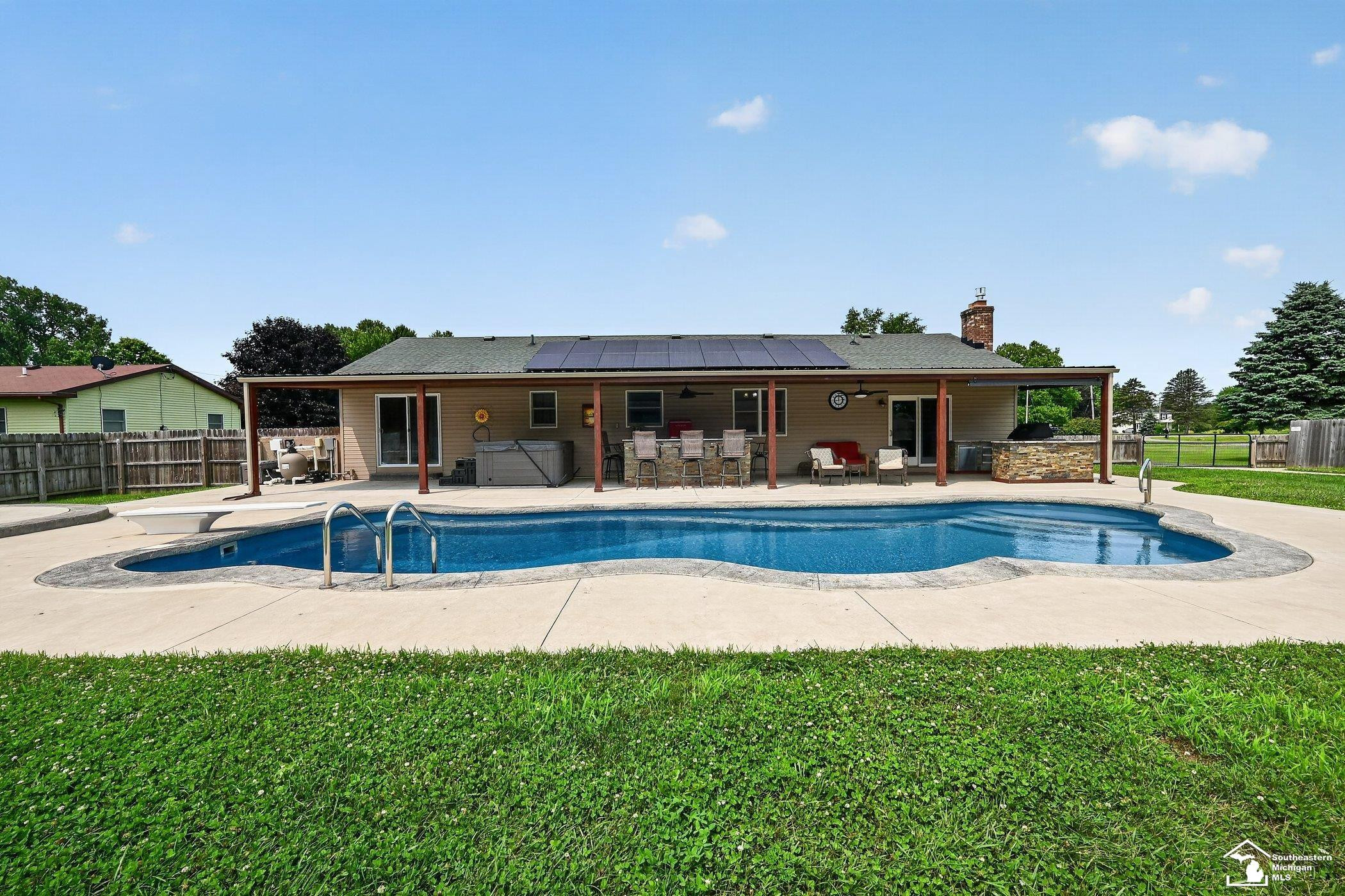 9858 Douglas Road, Temperance, MI — Photo 2