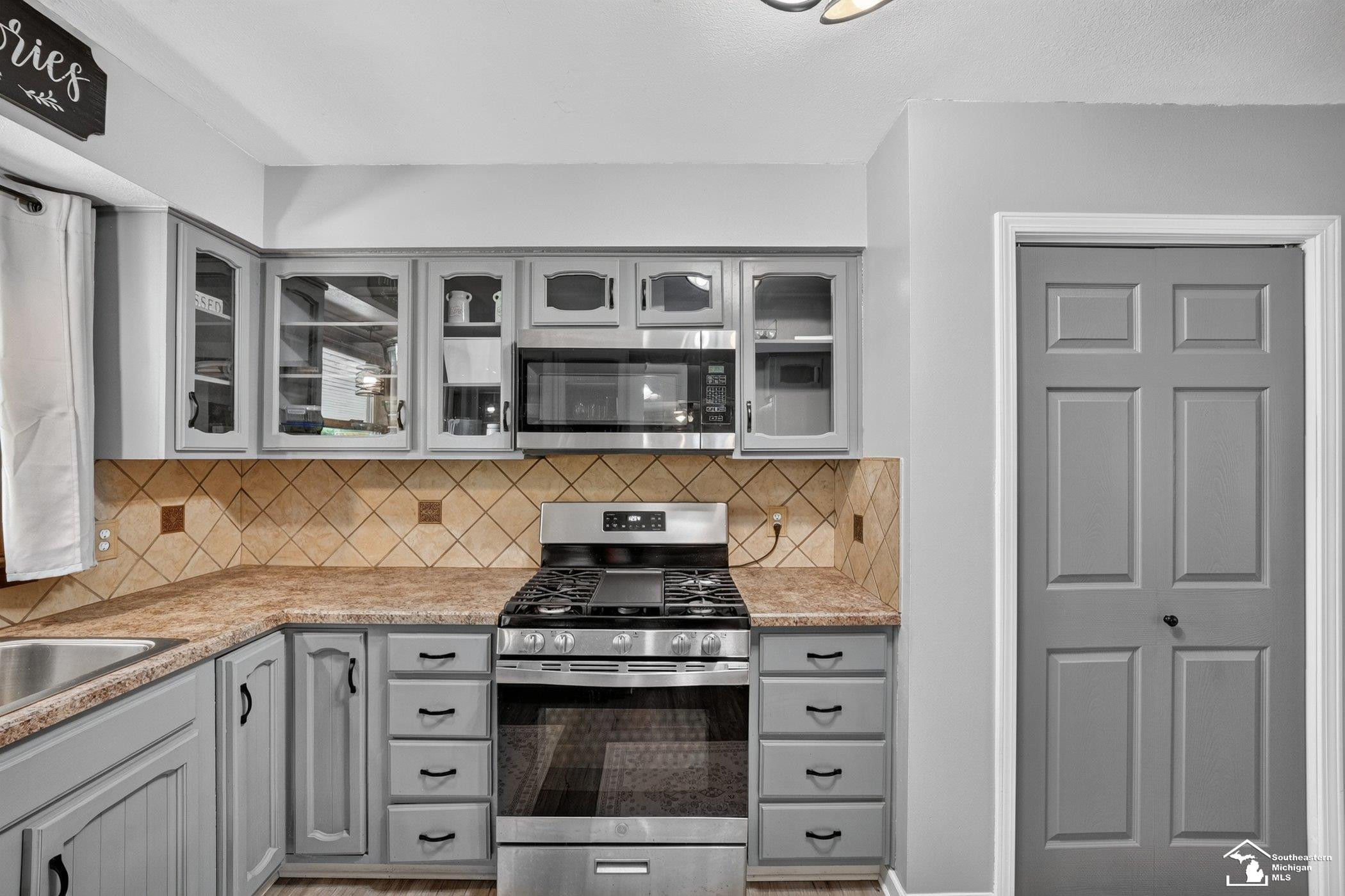 9858 Douglas Road, Temperance, MI — Photo 11
