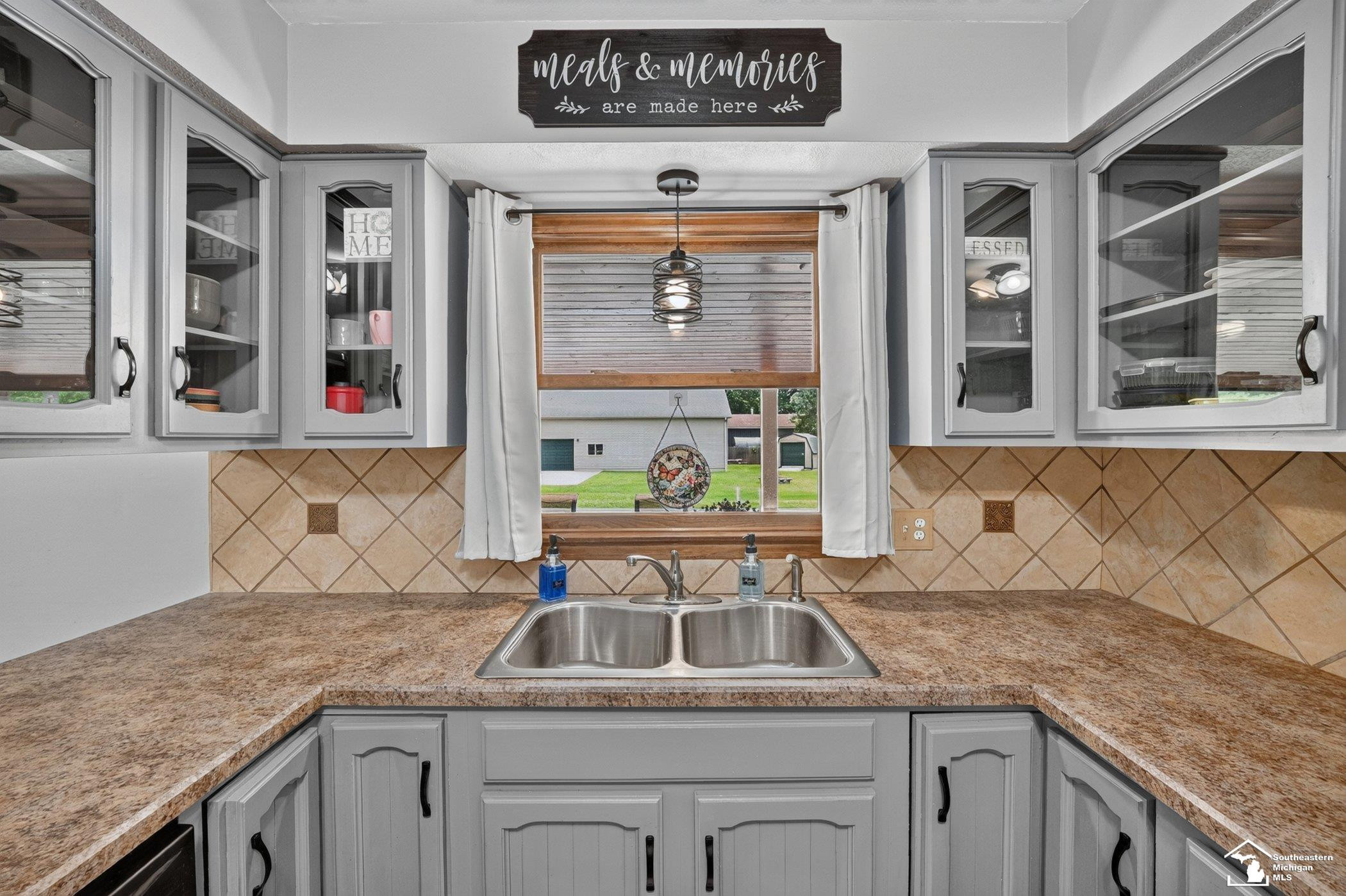 9858 Douglas Road, Temperance, MI — Photo 12