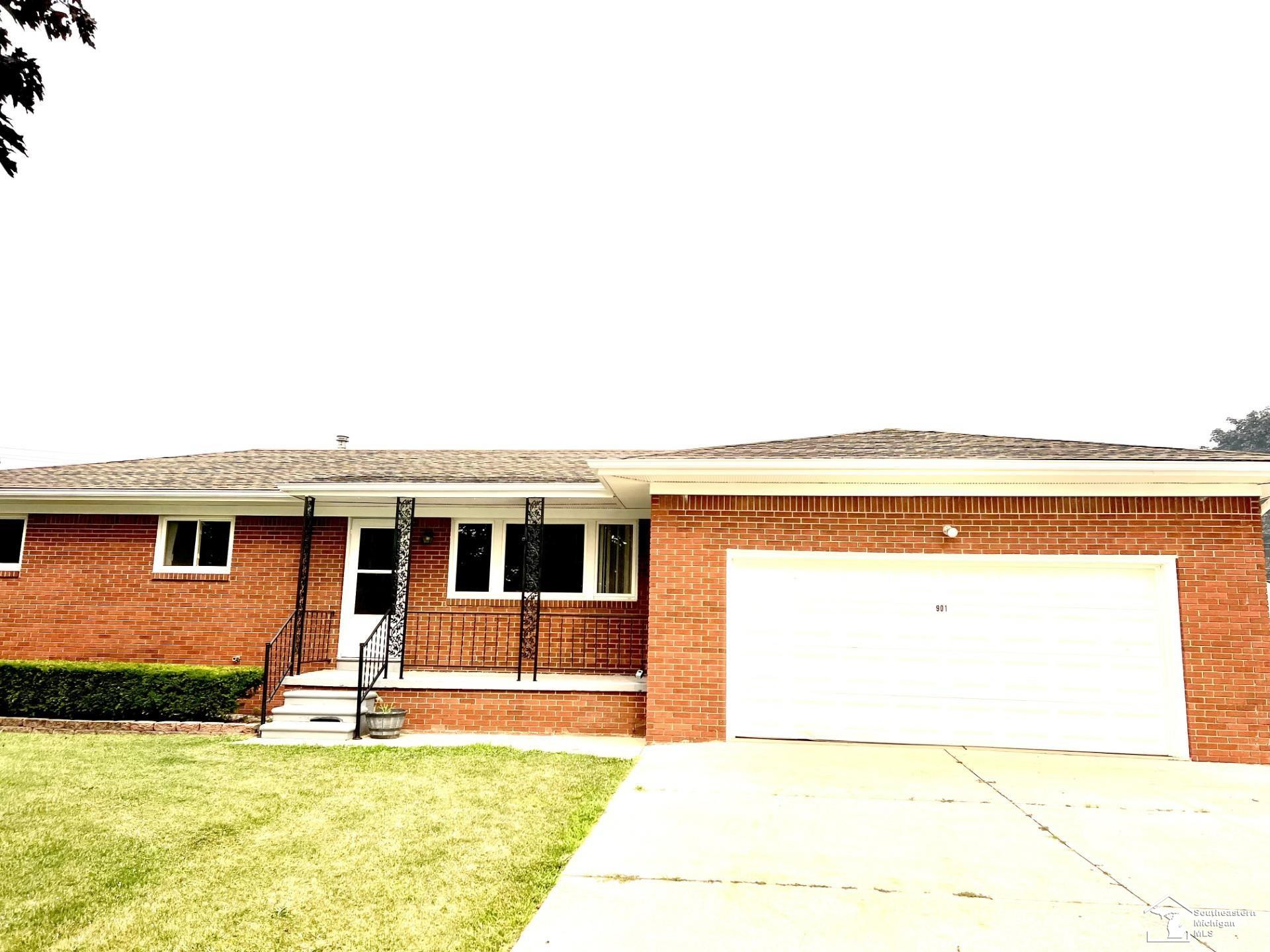 901 huber Drive, Monroe, MI 48162 — front exterior