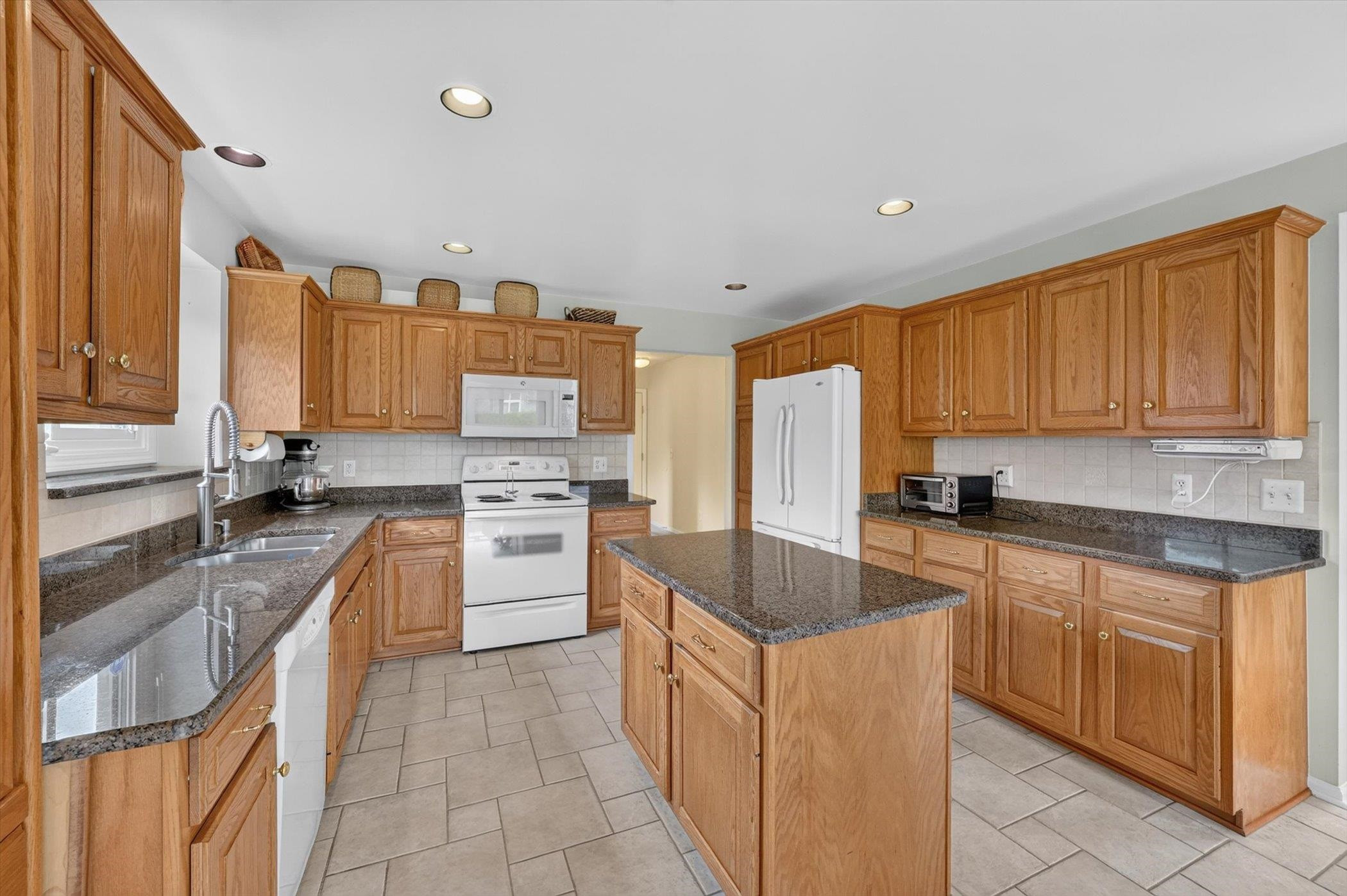 4379 Chablis Drive, Sterling Heights, MI 48314 — Photo 18