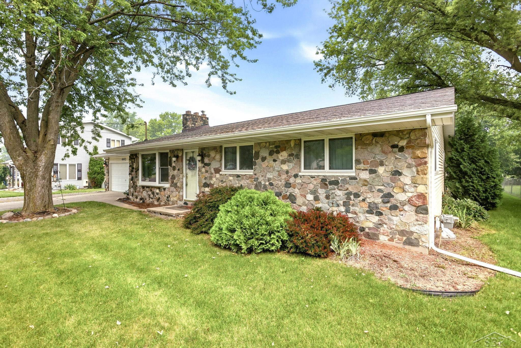 4060 Diceglie Court, MI 48604 — Photo 3