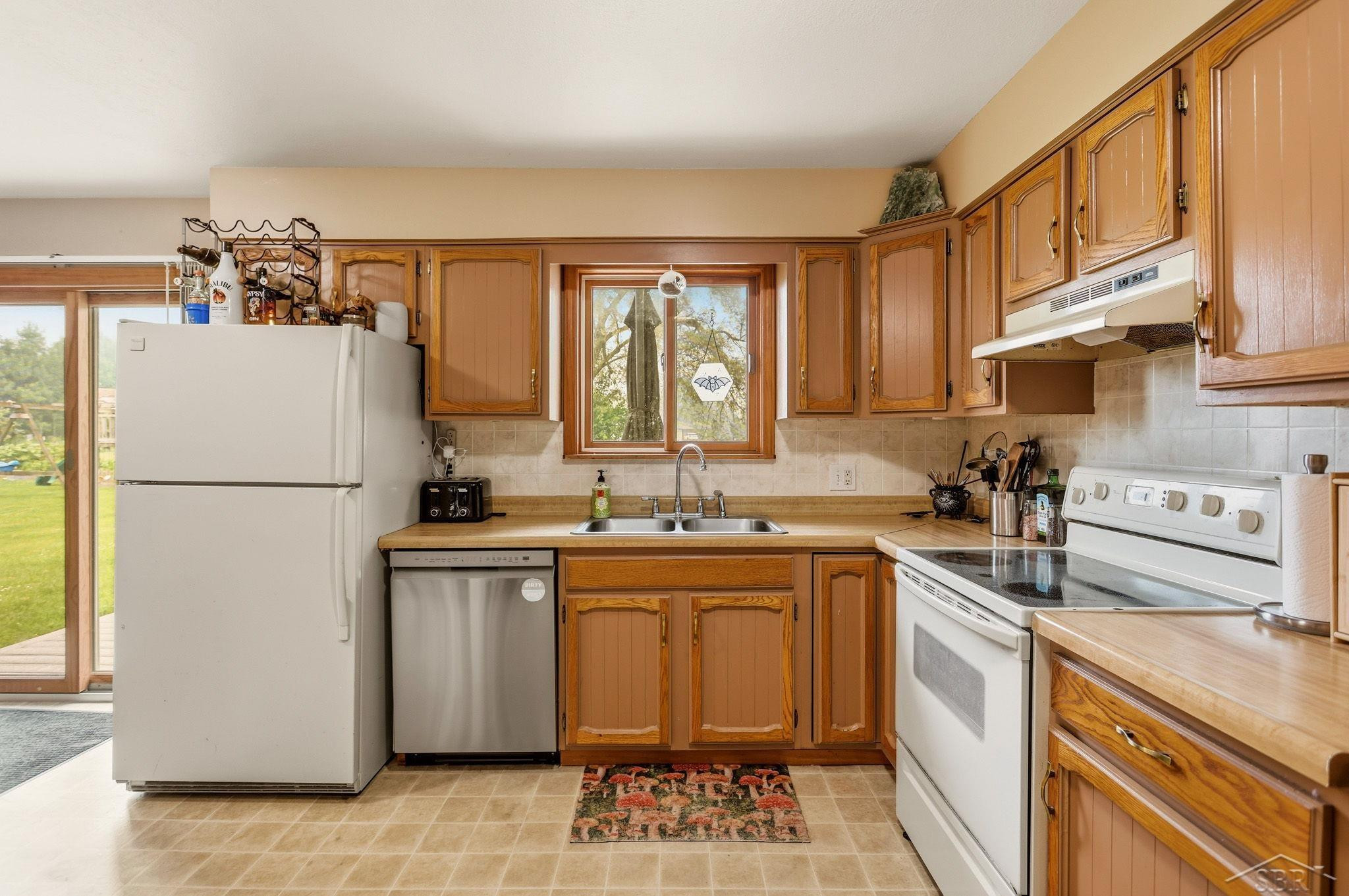 4060 Diceglie Court, MI 48604 — Photo 11