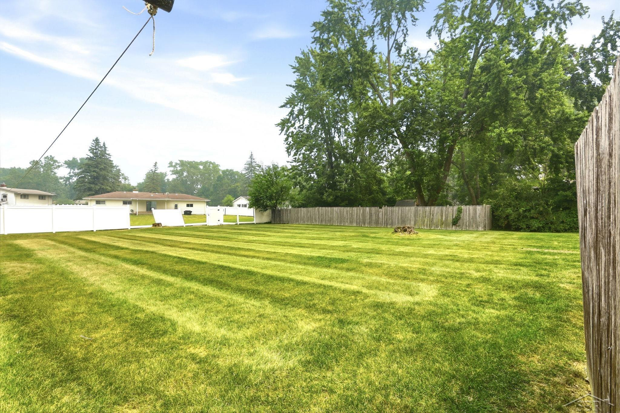 3099 Bertha Drive, Saginaw, MI 48601 — Photo 11