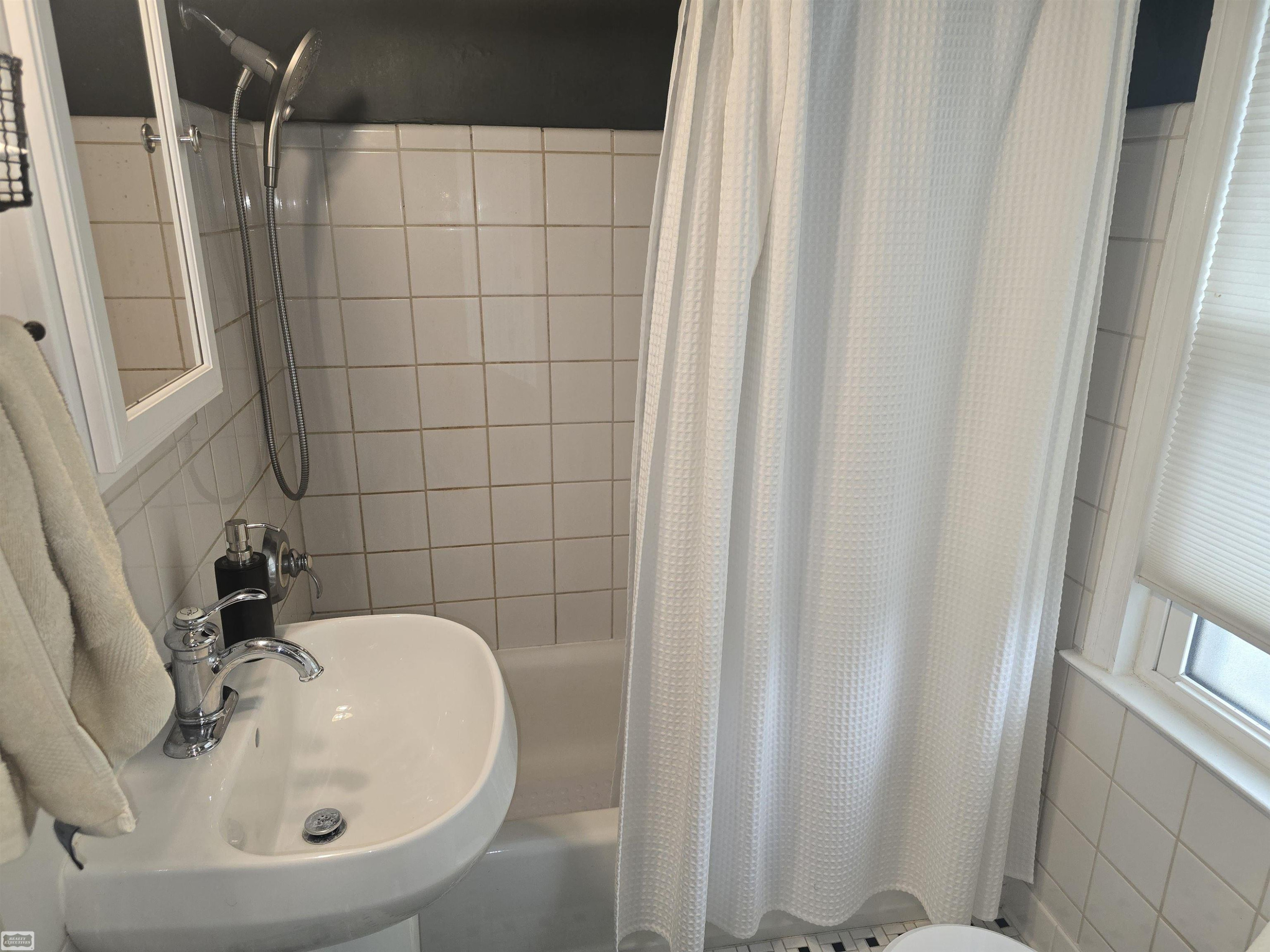 1830 Kenmore Drive, Grosse Pointe Woods, MI 48236 — Photo 24