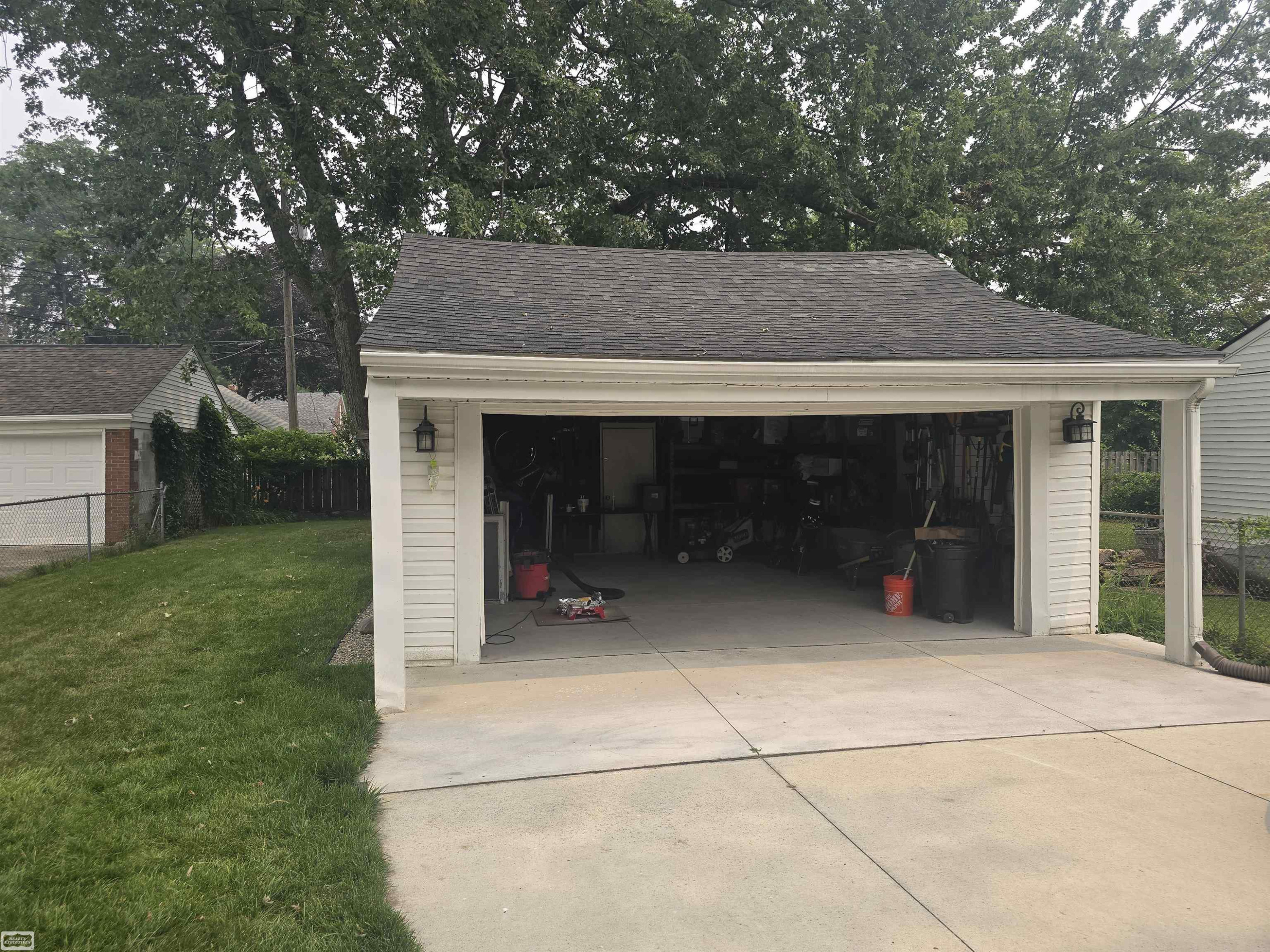 1830 Kenmore Drive, Grosse Pointe Woods, MI 48236 — Photo 31