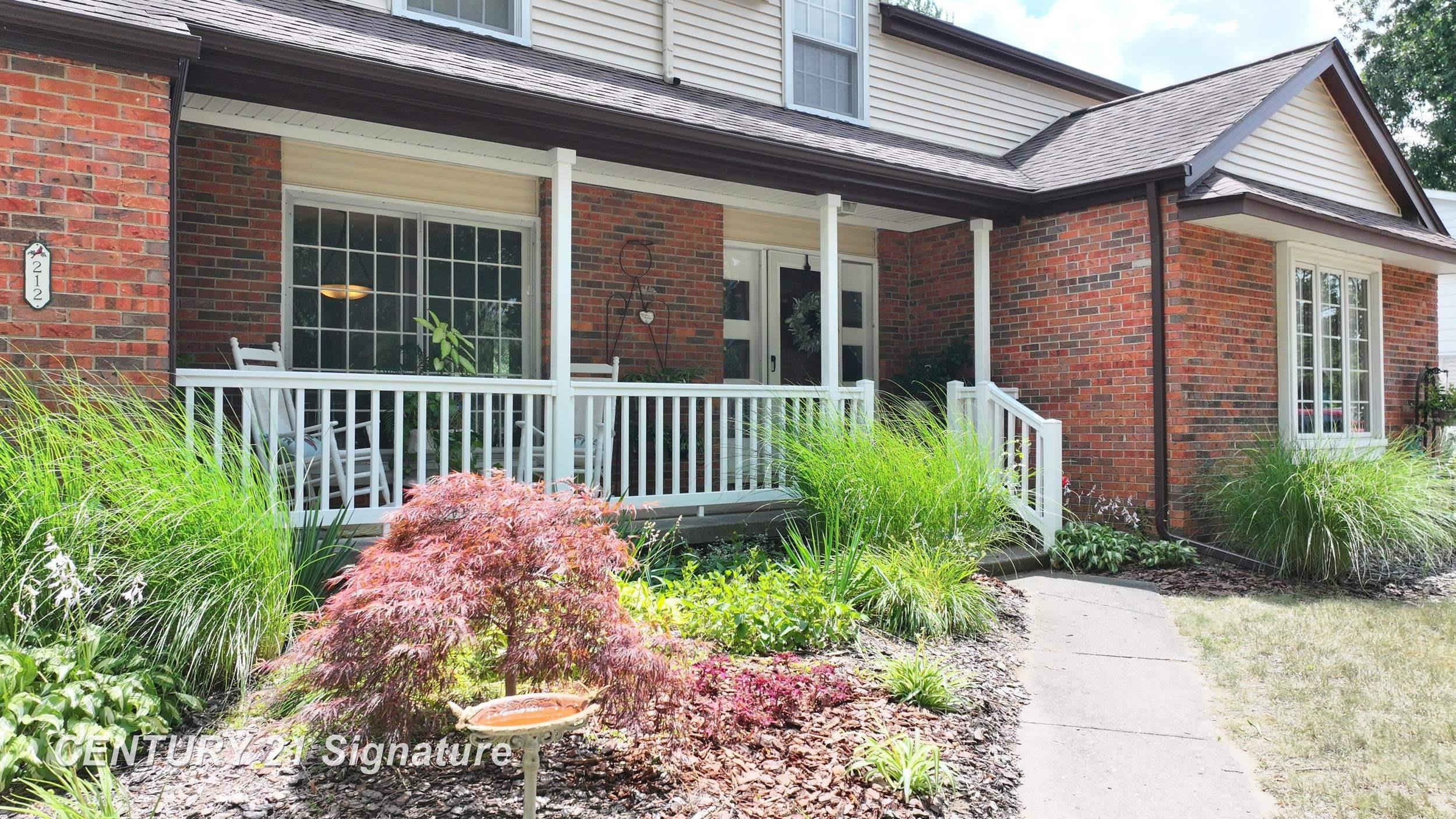 212 Cedarwood Drive, Flushing, MI 48433 — Photo 2