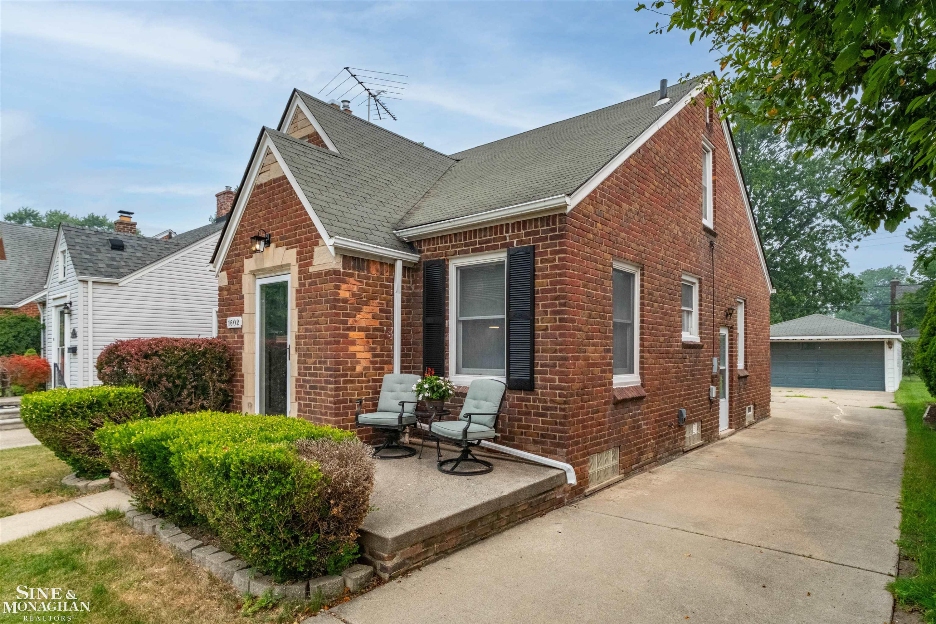 1602 Anita Avenue, Grosse Pointe Woods, MI 48236 — Photo 35