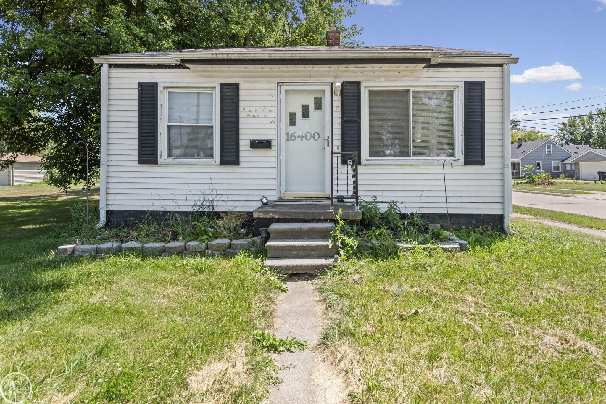 16400 Curtis Street, Roseville, MI 48066