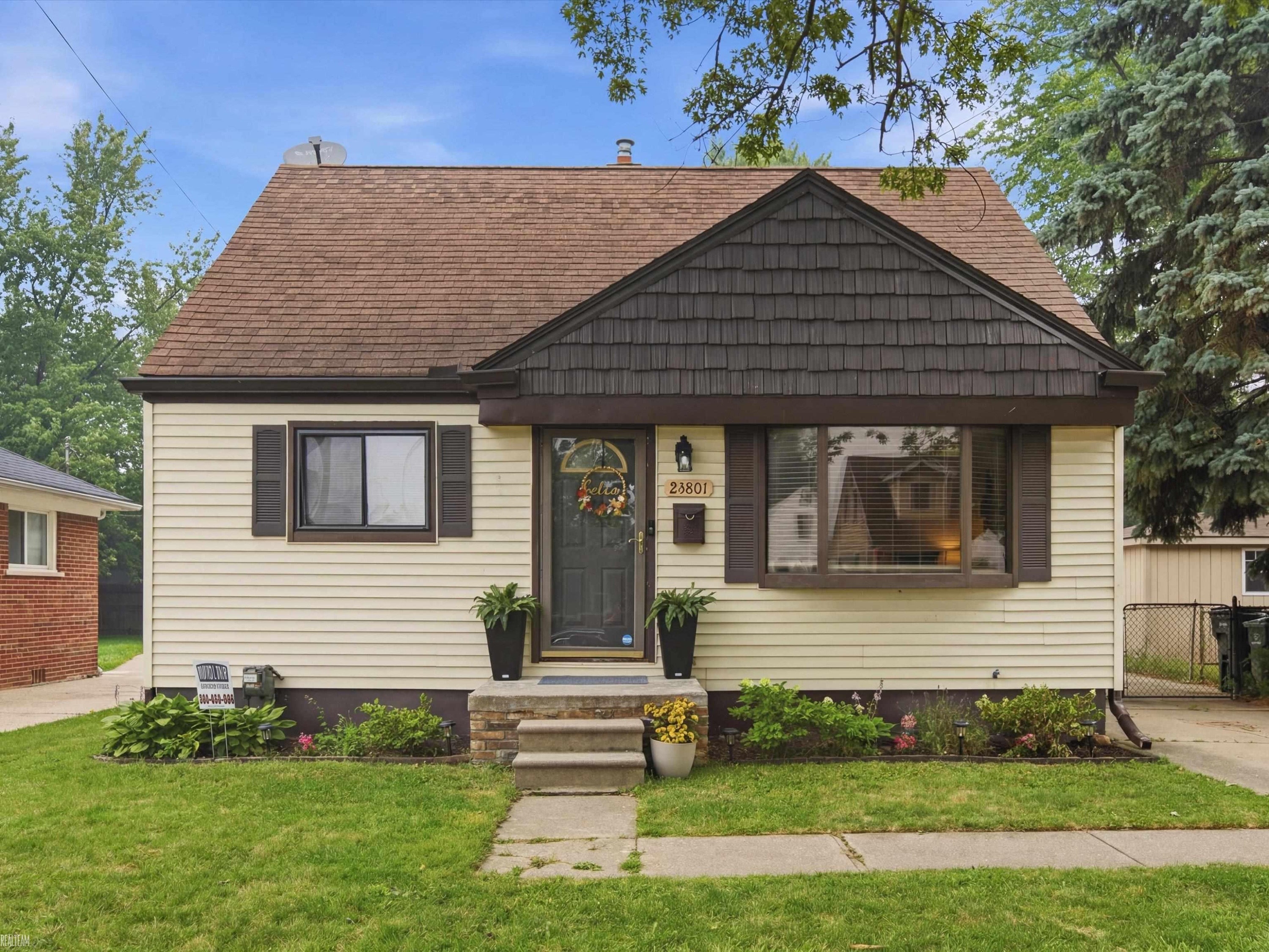23801 Beverly Street, Saint Clair Shores, MI 48082