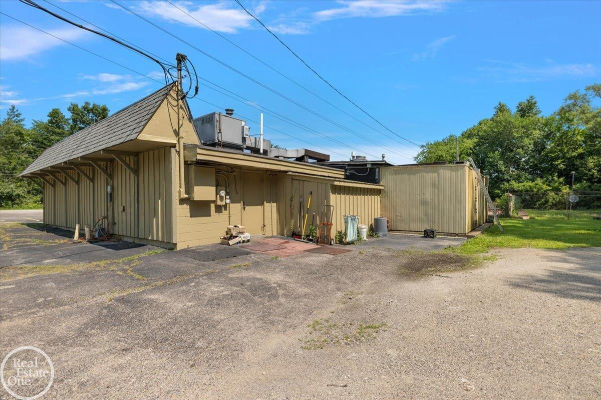 60730 Van Dyke Avenue, MI 48095 — Photo 11