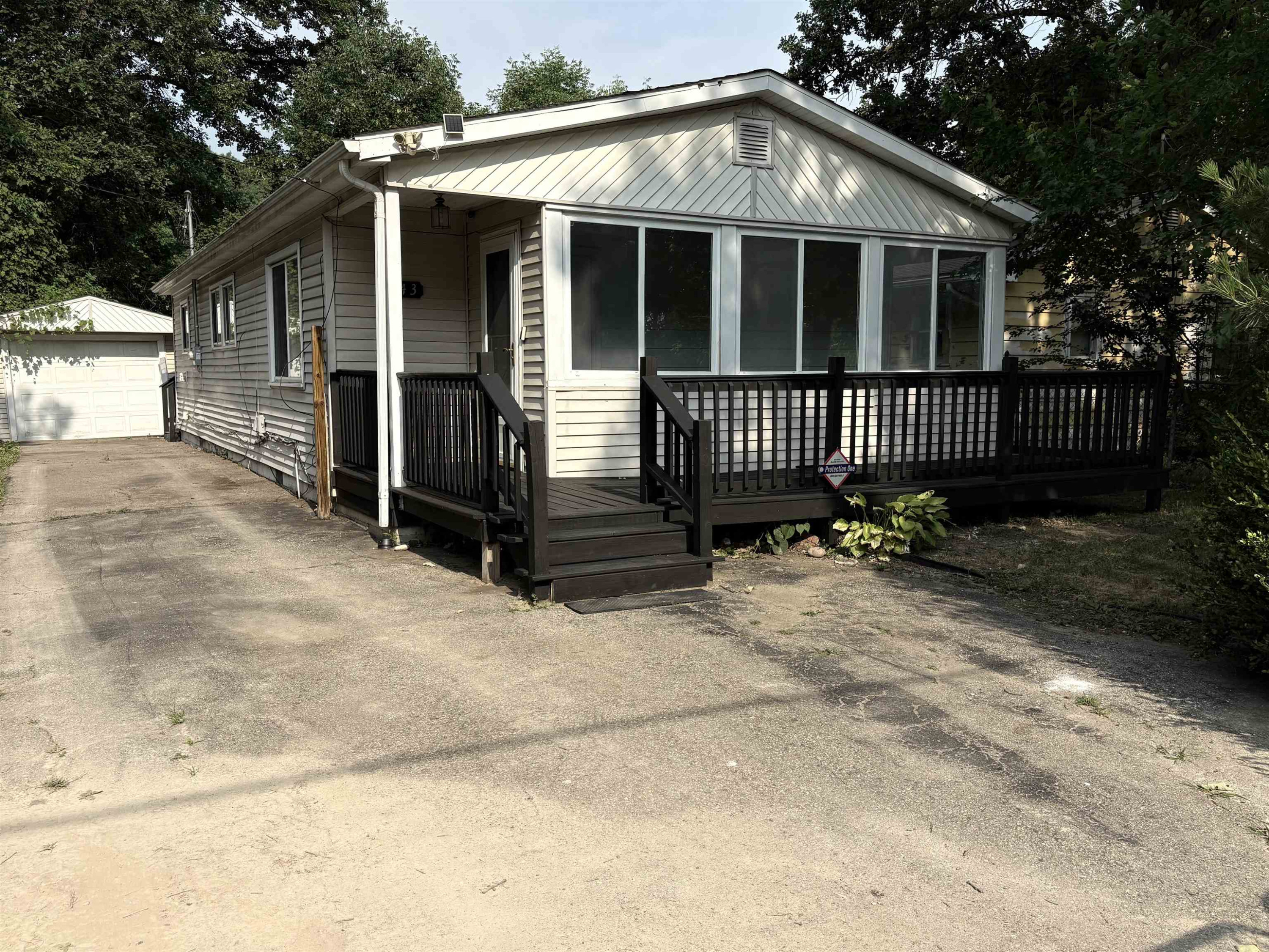 3143 Maywood Drive, Flint, MI 48504 — Photo 2