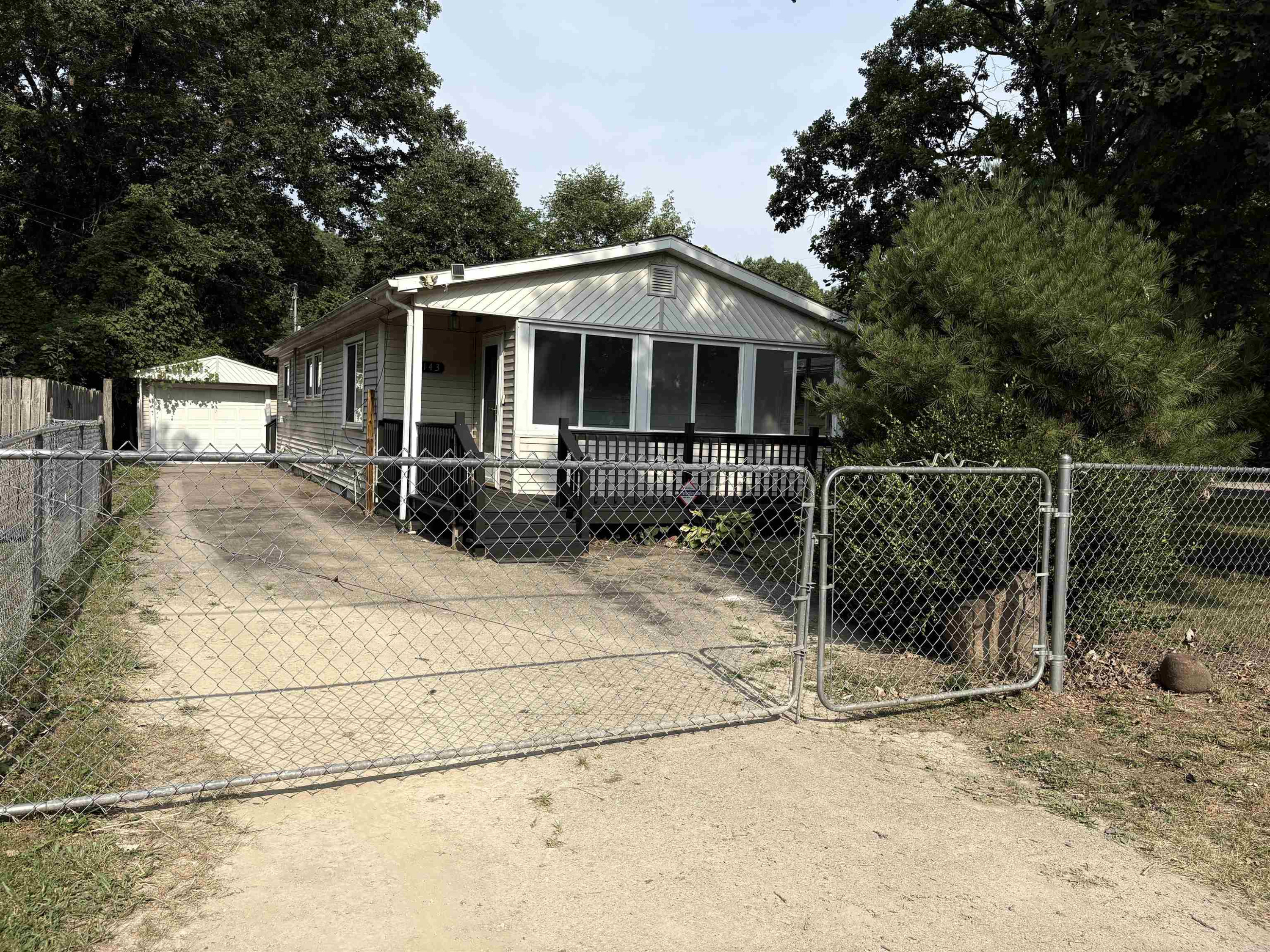 3143 Maywood Drive, Flint, MI 48504 — Photo 3