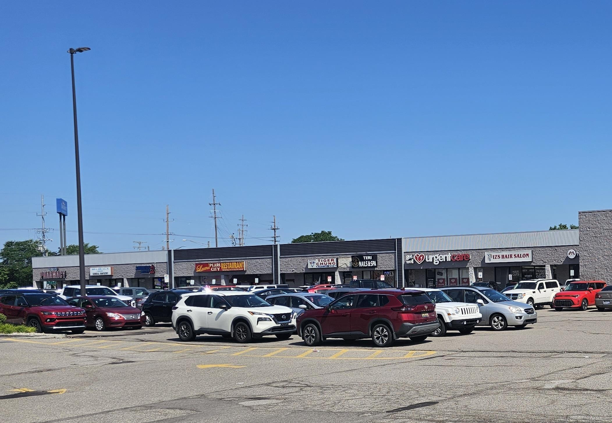 20777 13 Mile Rd, Roseville, MI 48066