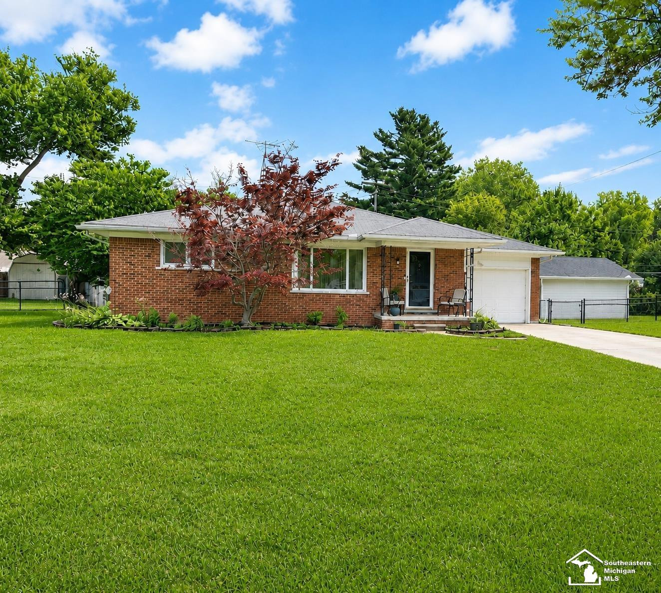 2071 Maplecrest Drive, Carleton, MI 48117