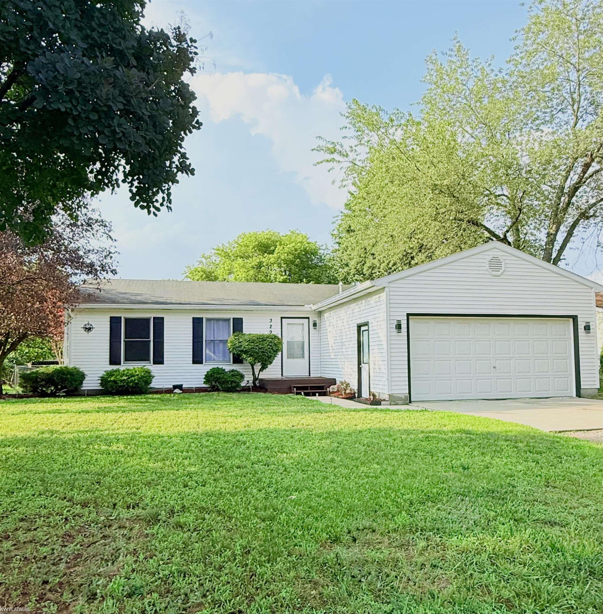3290 Sapphire Lane, MI 48059