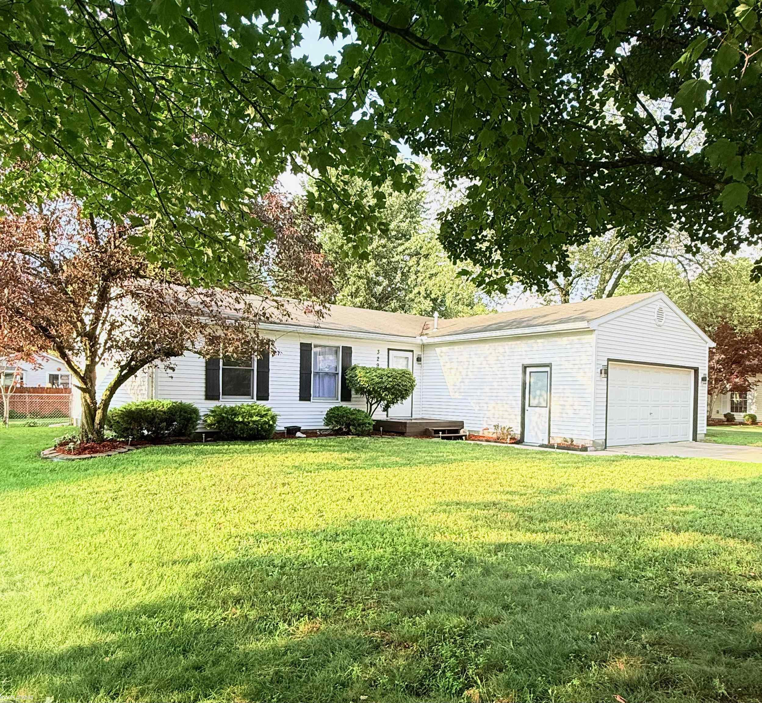 3290 Sapphire Lane, MI 48059 — Photo 2