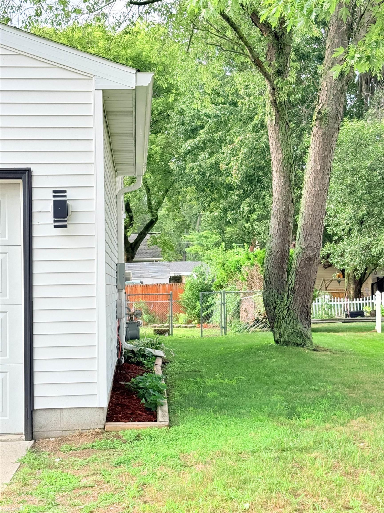 3290 Sapphire Lane, MI 48059 — Photo 3