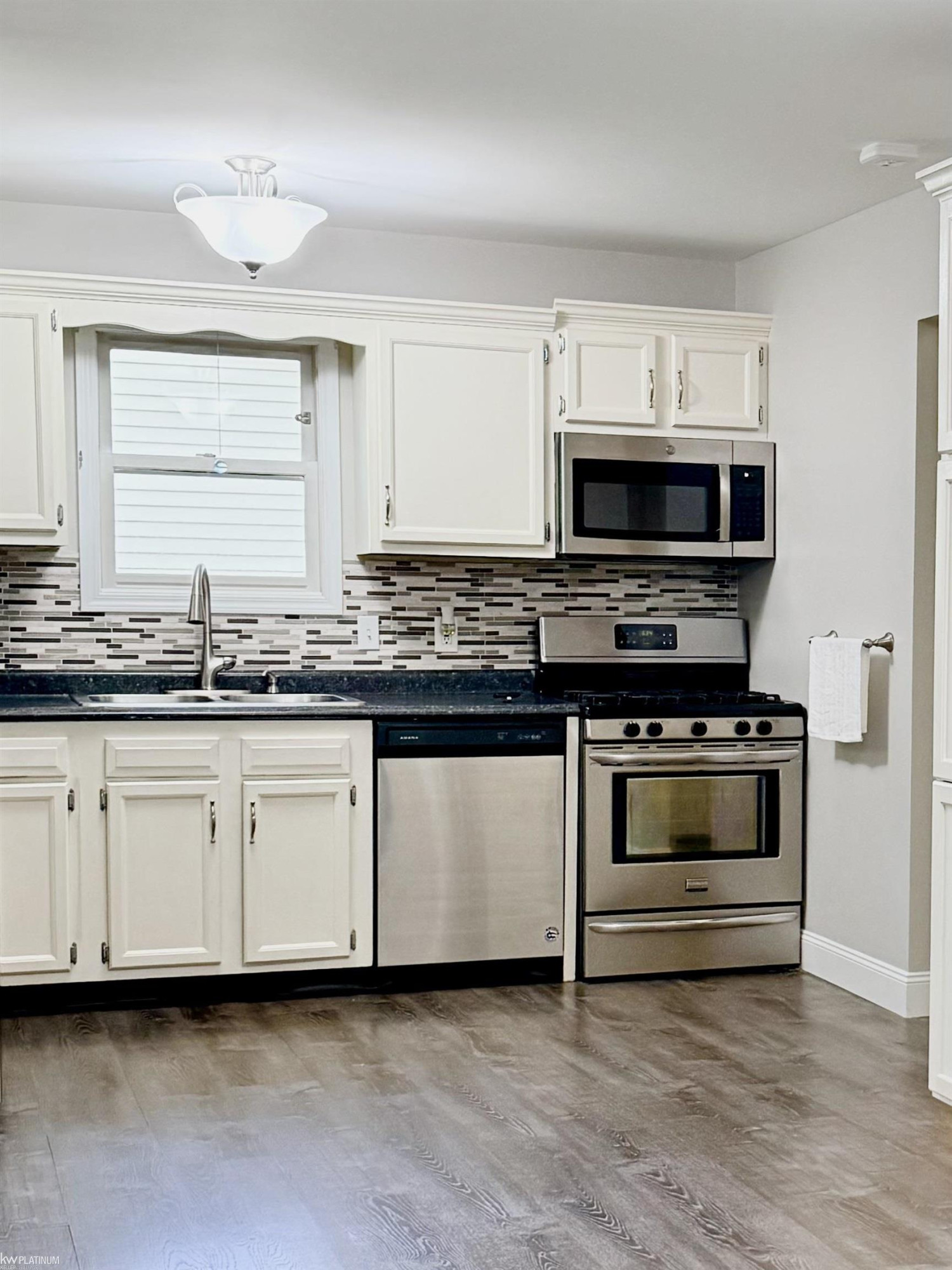 3290 Sapphire Lane, MI 48059 — Photo 6