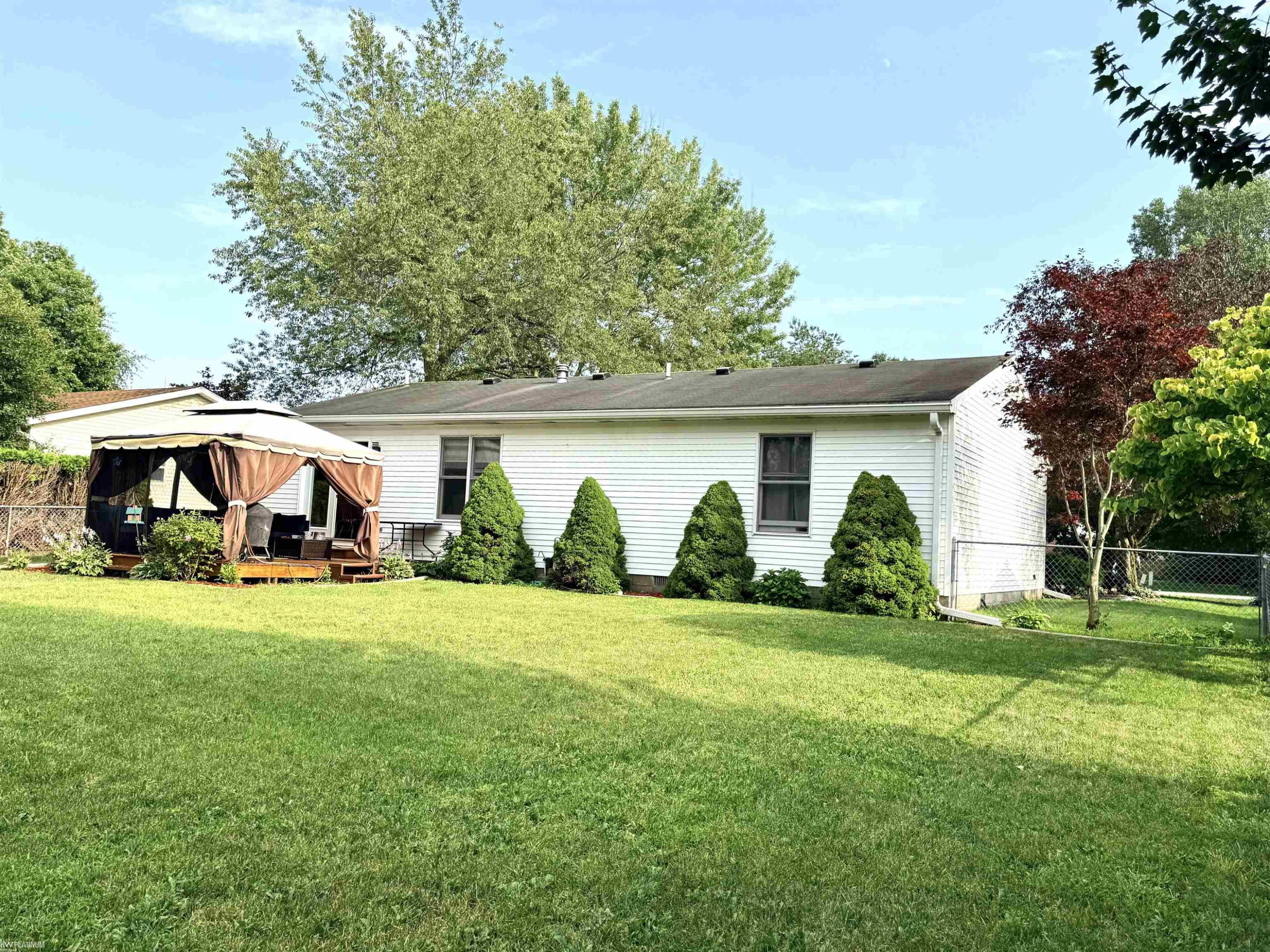 3290 Sapphire Lane, MI 48059 — Photo 24