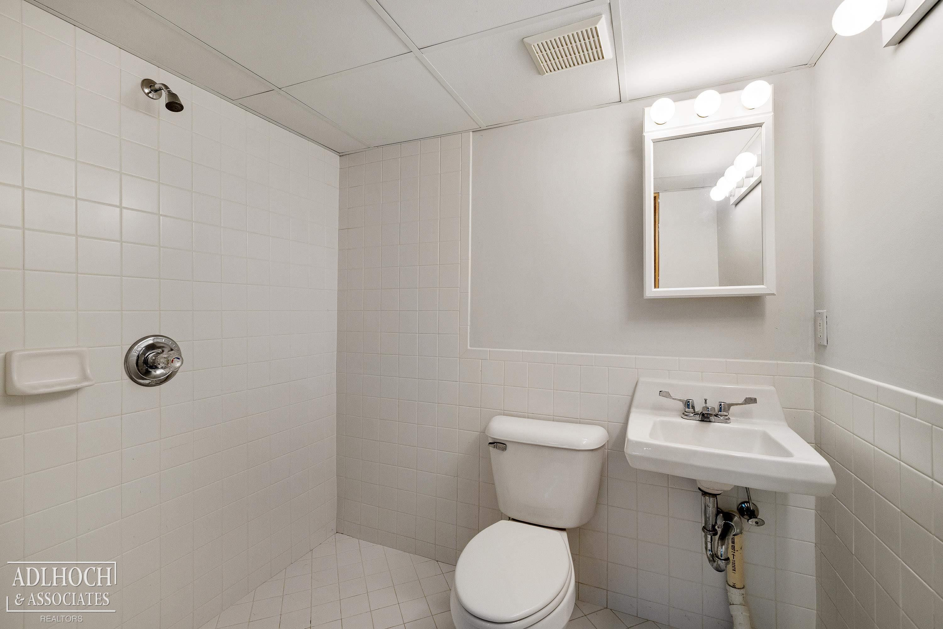 21473 Goethe Street, Grosse Pointe Woods, MI 48236 — Photo 28