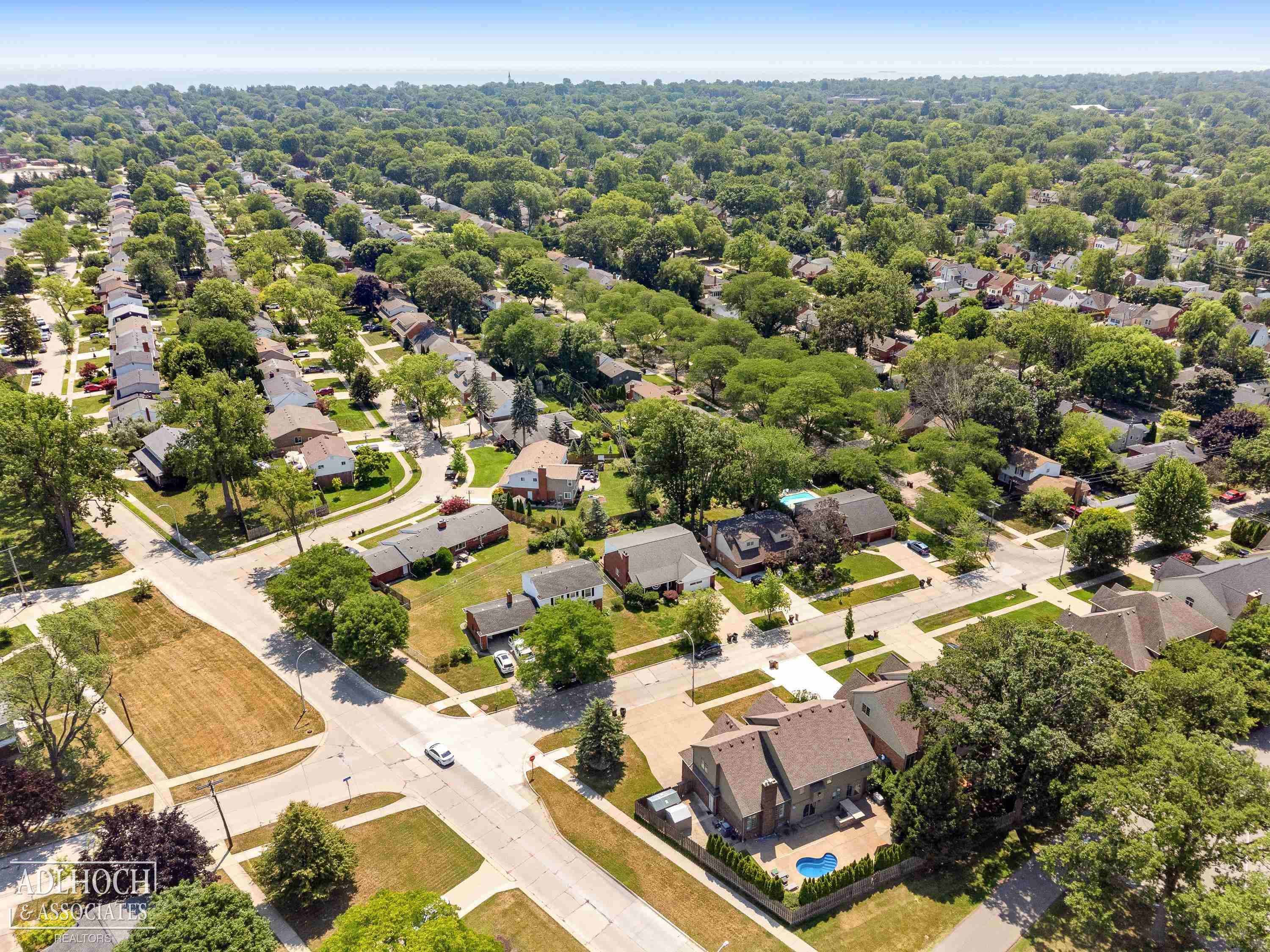 21473 Goethe Street, Grosse Pointe Woods, MI 48236 — Photo 35