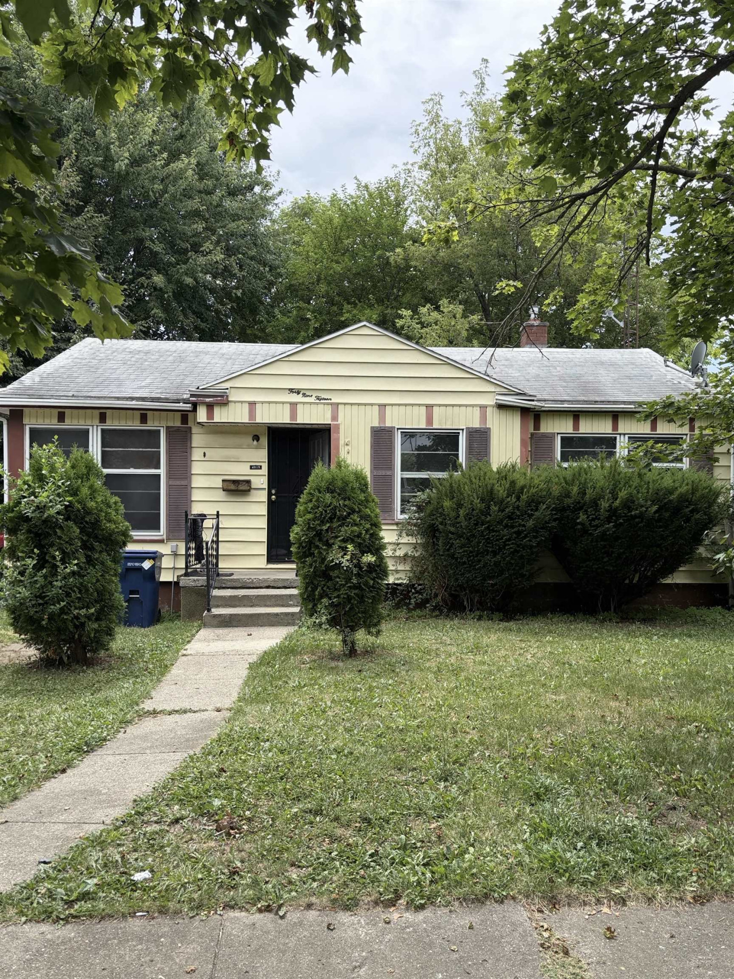 4915 Birchcrest Drive, Flint, MI 48504