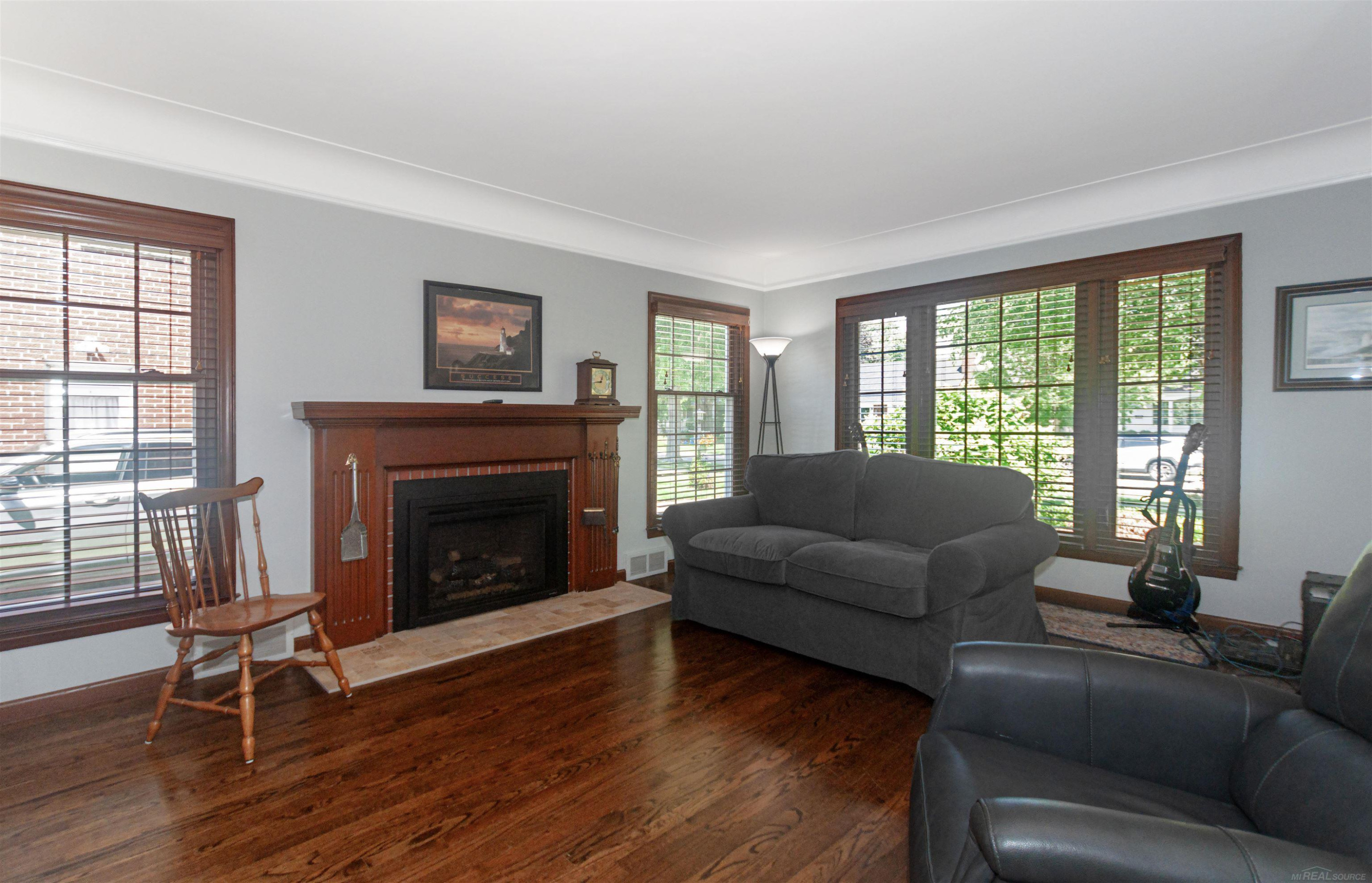 1723 Hawthorne Road, Grosse Pointe Woods, MI 48236 — Photo 7