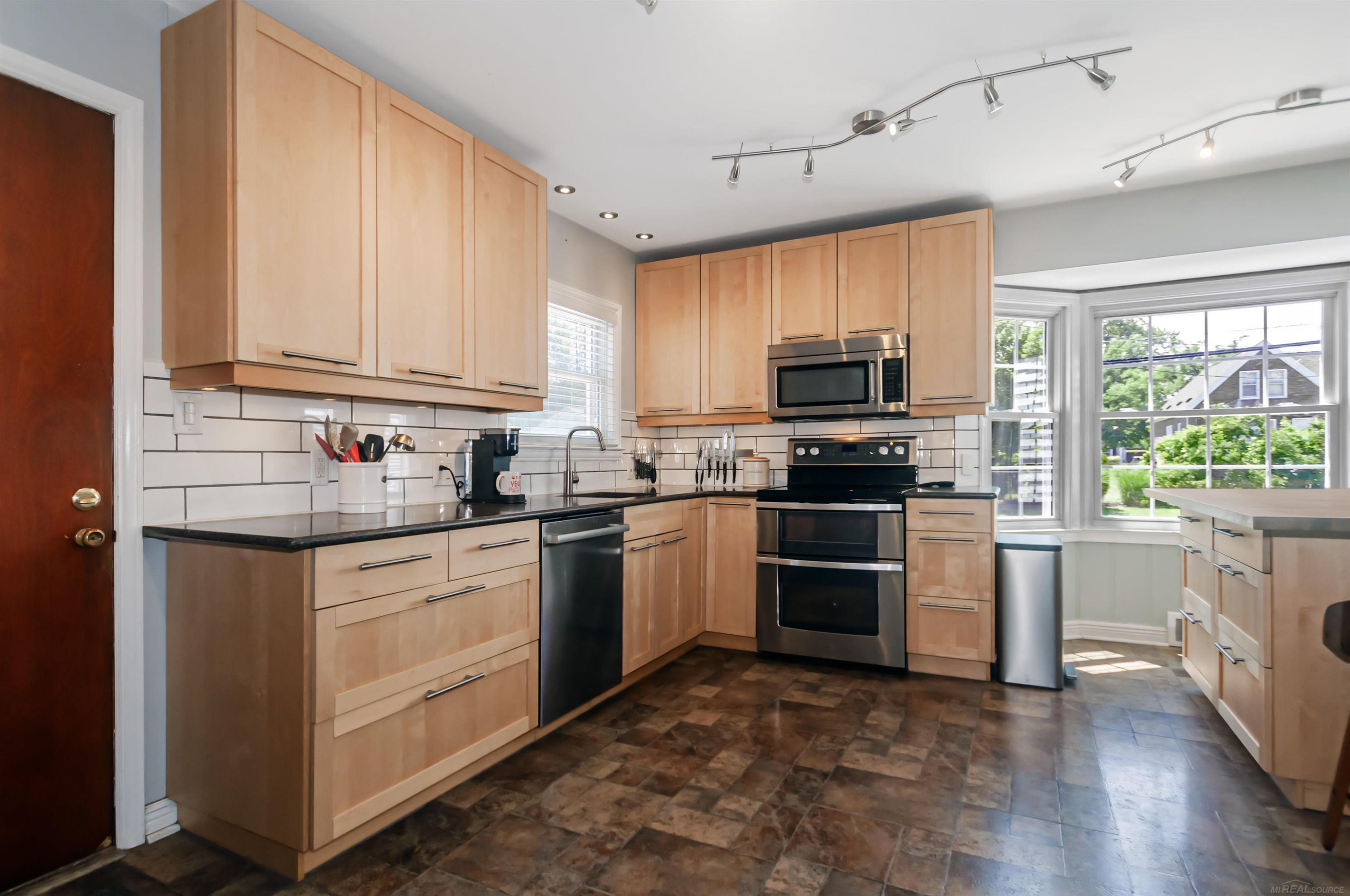 1723 Hawthorne Road, Grosse Pointe Woods, MI 48236 — Photo 11
