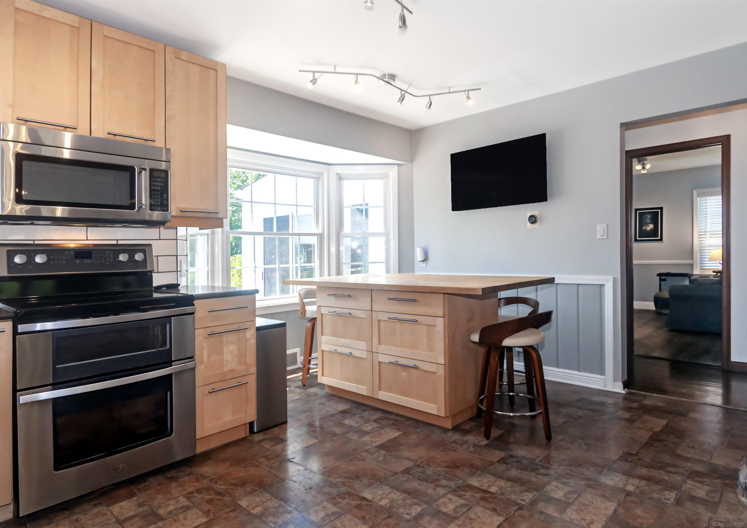 1723 Hawthorne Road, Grosse Pointe Woods, MI 48236 — Photo 12
