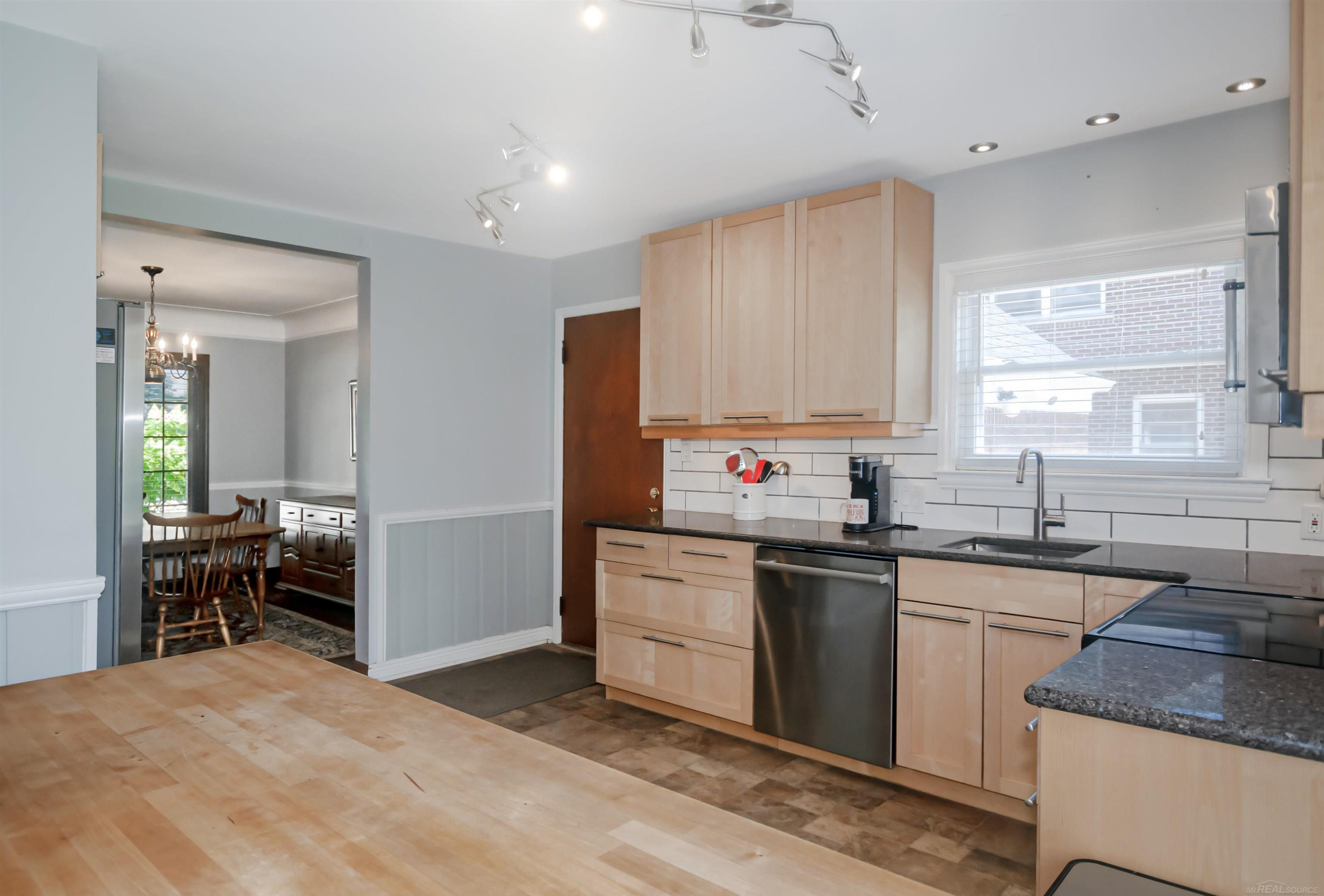 1723 Hawthorne Road, Grosse Pointe Woods, MI 48236 — Photo 14