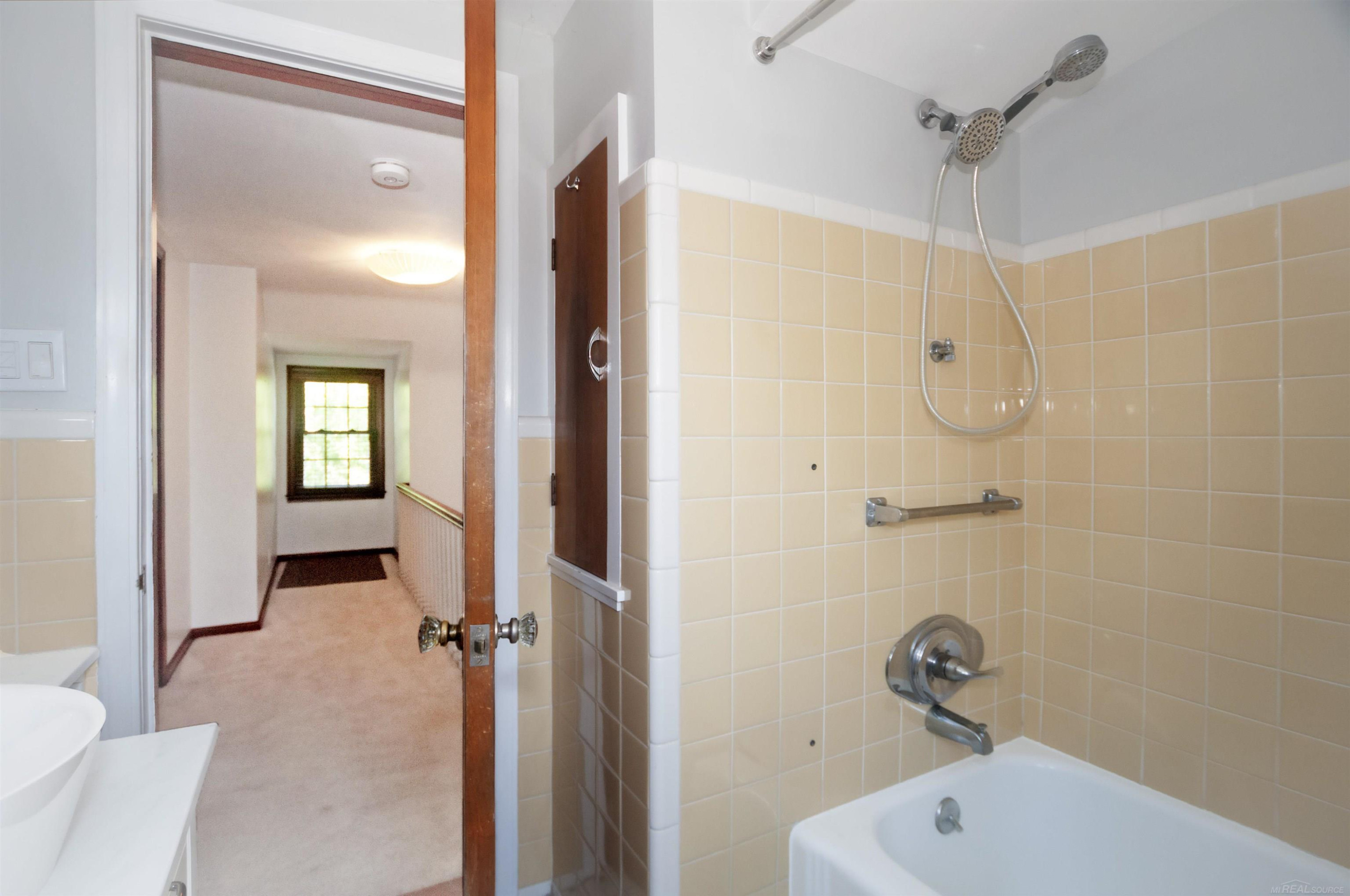 1723 Hawthorne Road, Grosse Pointe Woods, MI 48236 — Photo 26