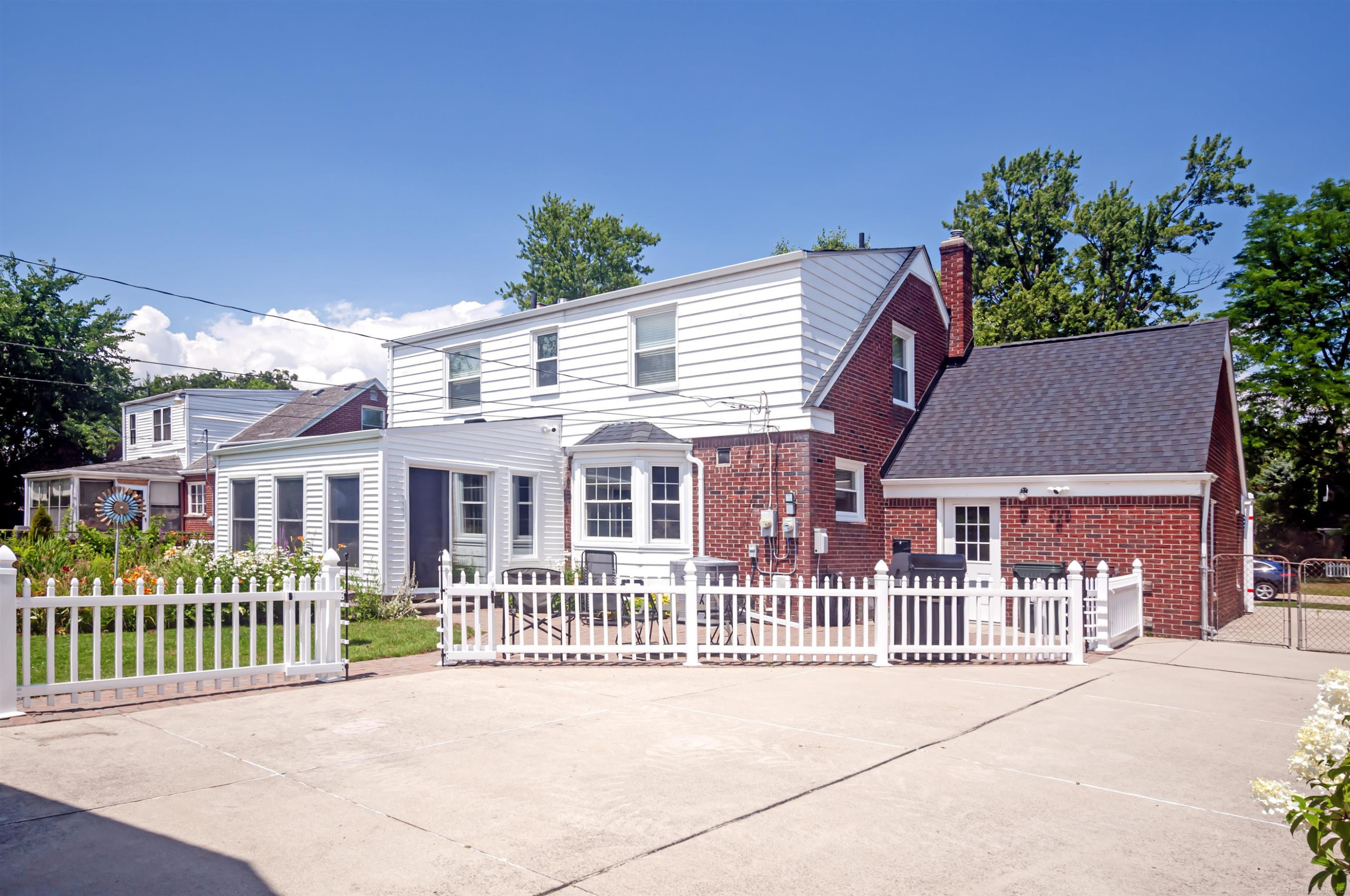 1723 Hawthorne Road, Grosse Pointe Woods, MI 48236 — Photo 40