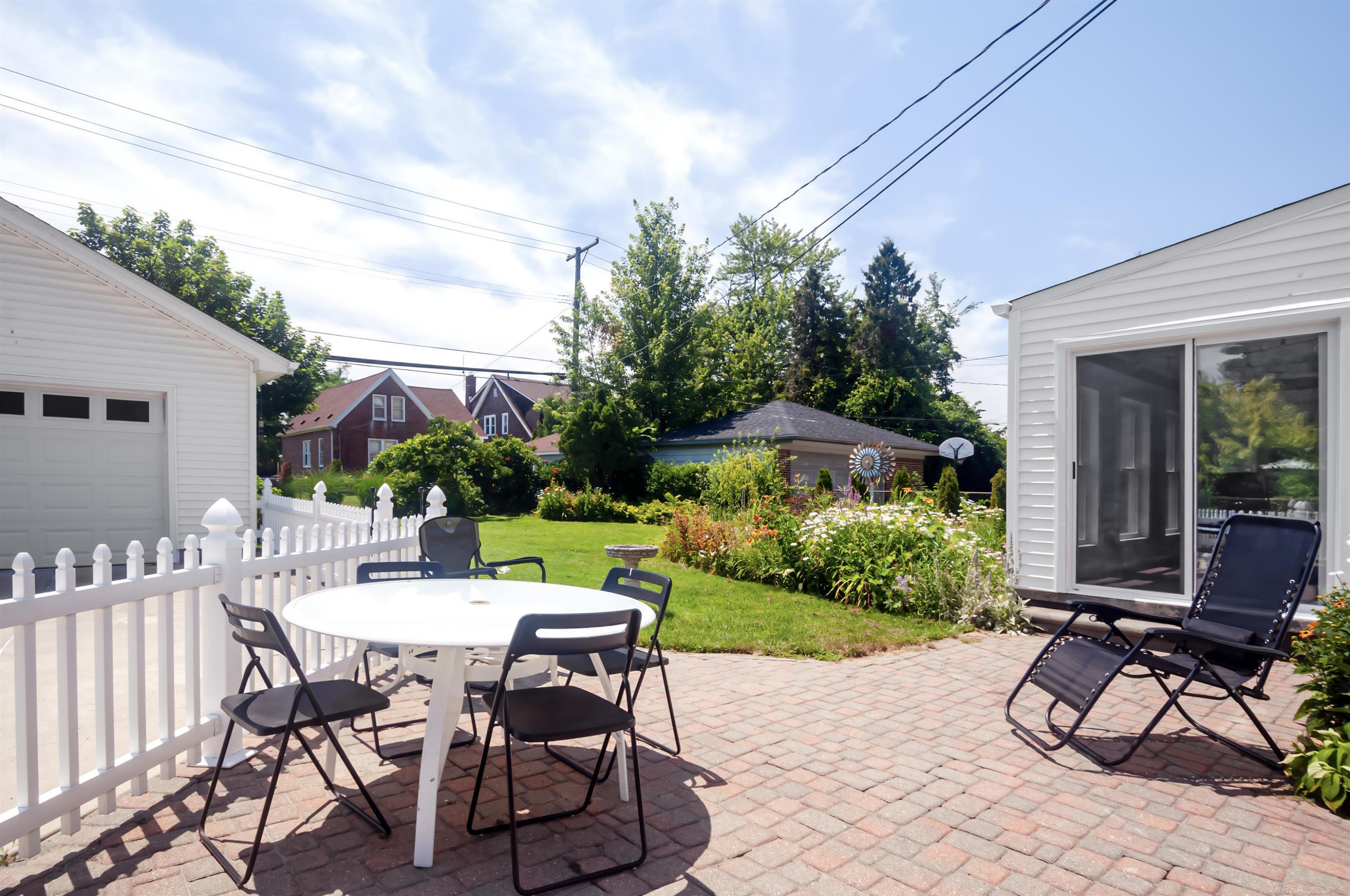 1723 Hawthorne Road, Grosse Pointe Woods, MI 48236 — Photo 42