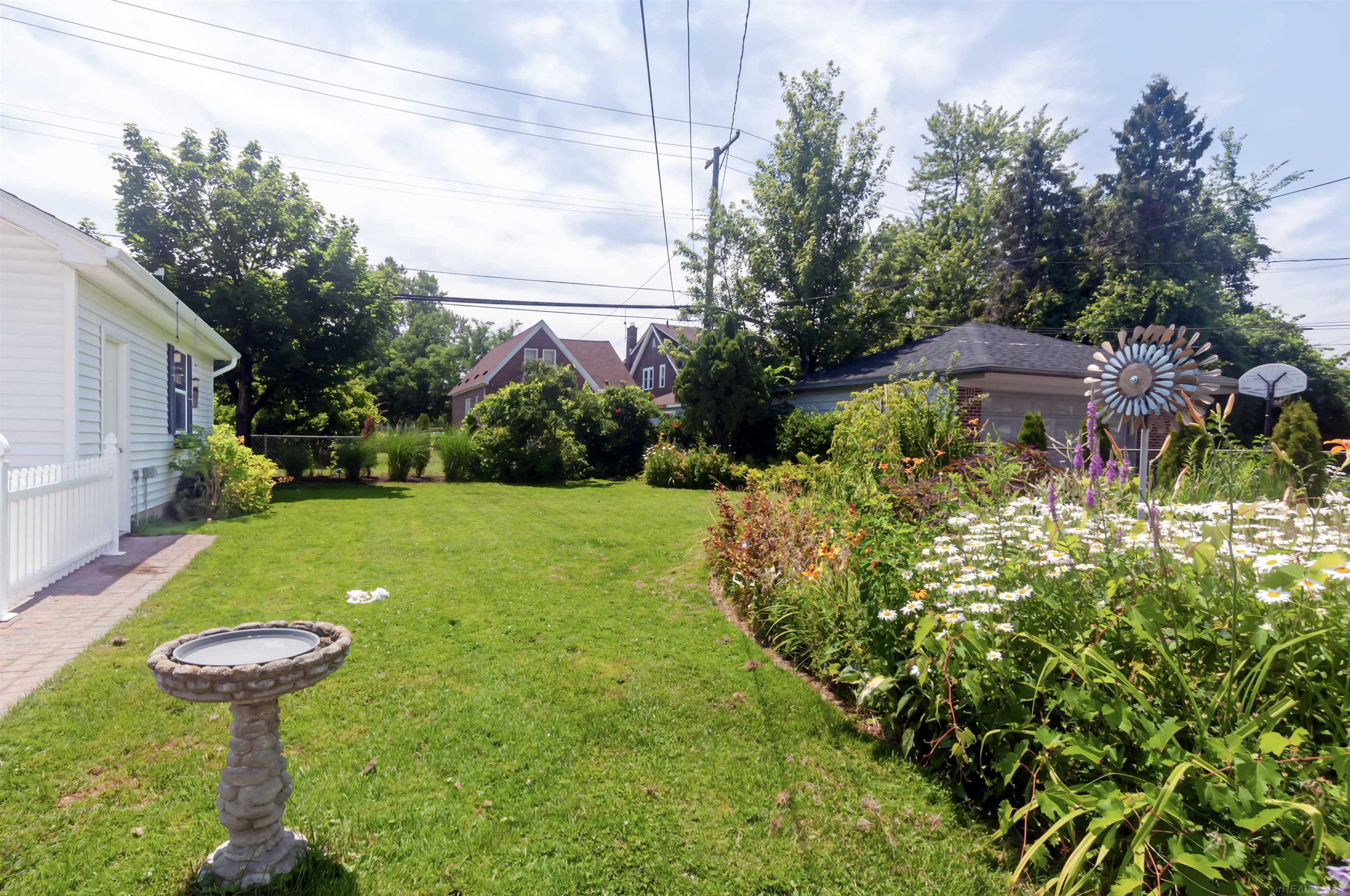 1723 Hawthorne Road, Grosse Pointe Woods, MI 48236 — Photo 43