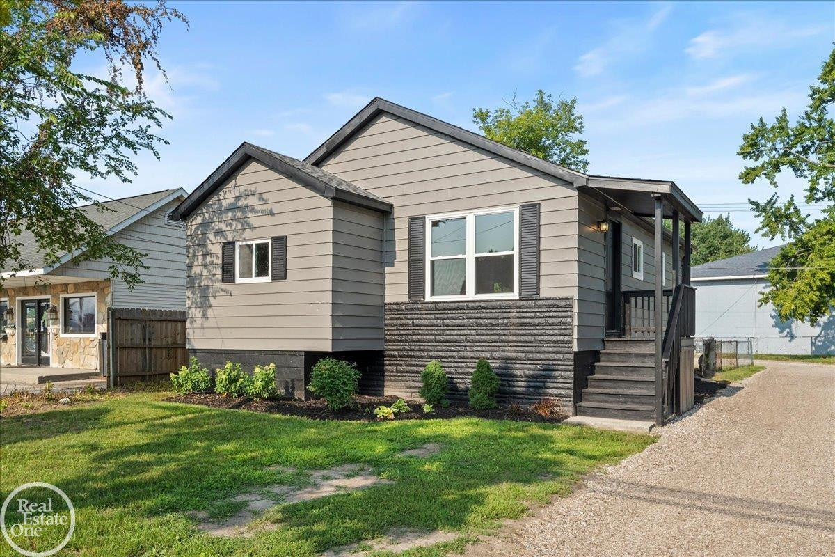 2635 24th Street, Port Huron, MI 48060 — Photo 2
