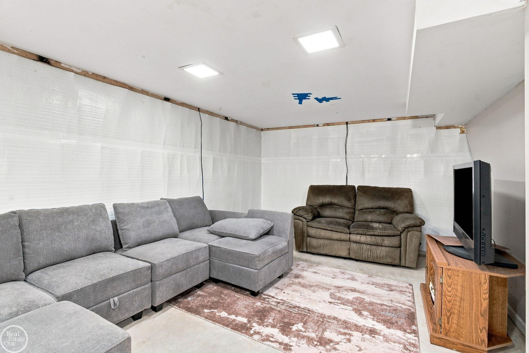 4247 Old Forge Drive, MI 48059 — Photo 35