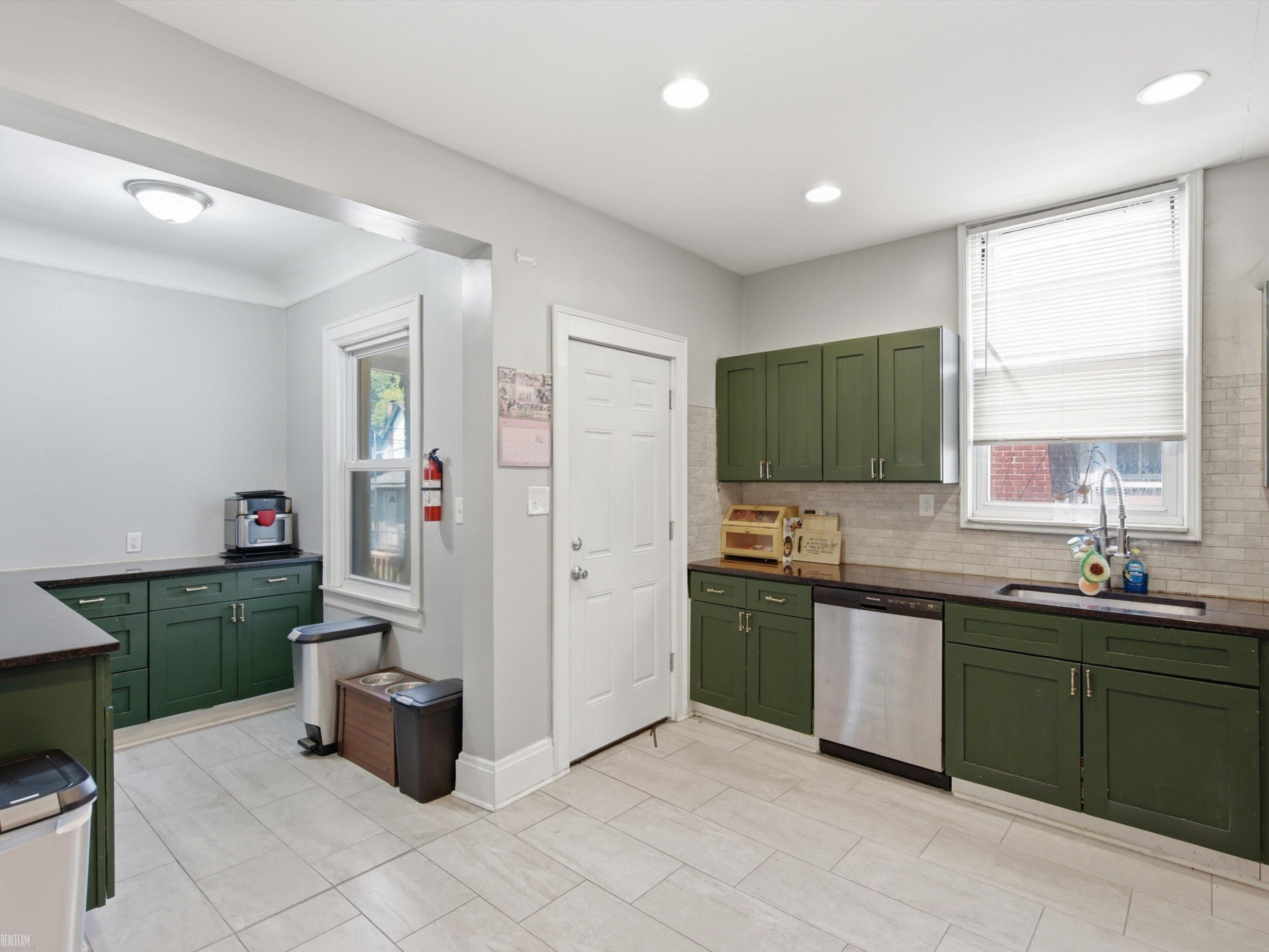643 Chalmers Street - Photo 4