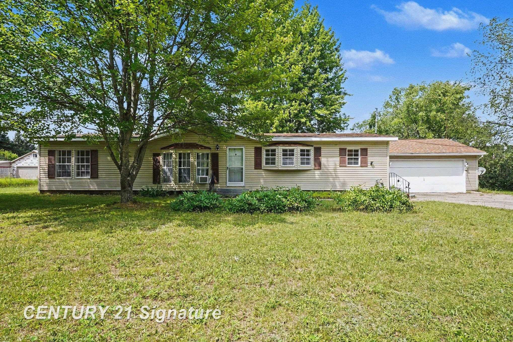 6880 W Emery Road, Houghton Lake, MI 48629