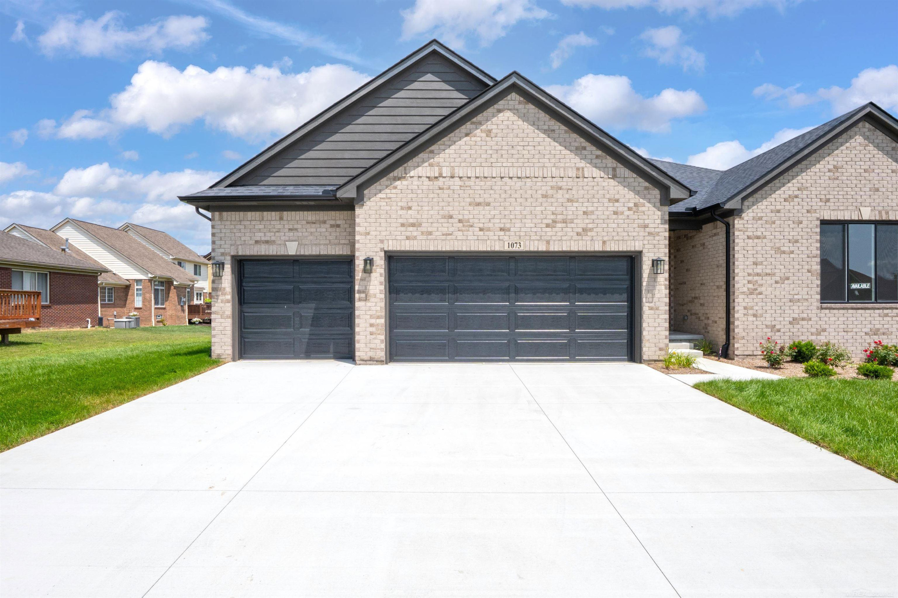 1073 Williamson Circle, Pontiac, MI 48340 — Photo 32
